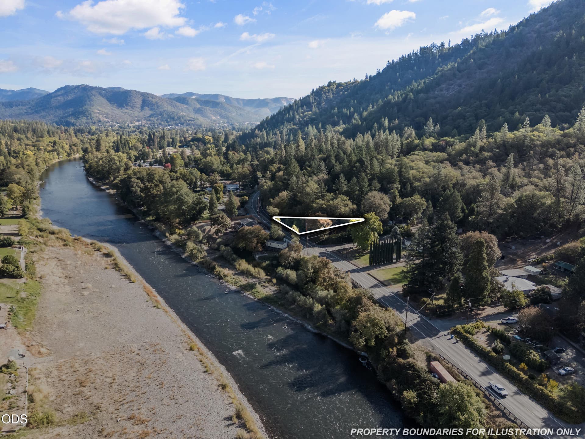 01. Photo 1 of 32, 7949 Rogue River Highway, Grants Pass, OR 97527