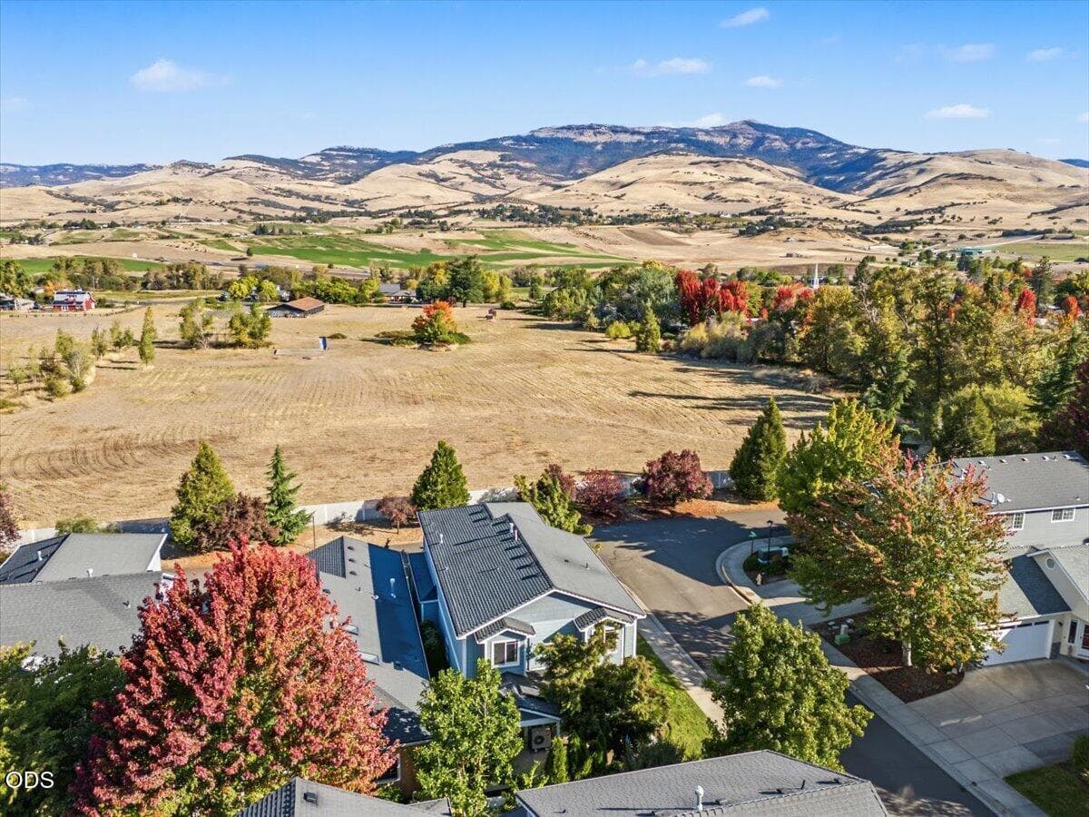 02-2. Photo 5 of 52, 368 Meadow Drive, Ashland, OR 97520