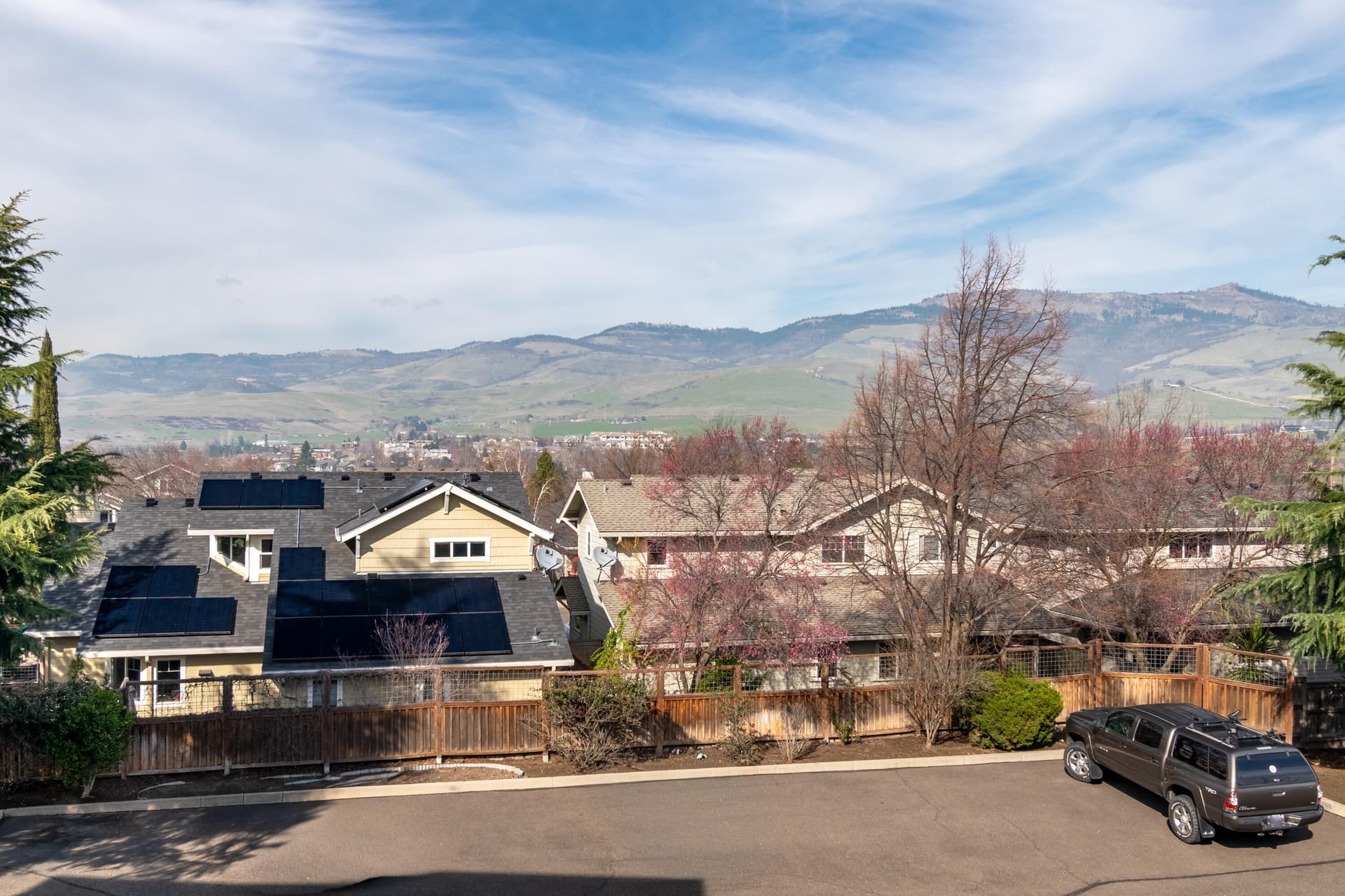 01-2. Photo 2 of 34, 479 Russell Street Unit 202, Ashland, OR 97520