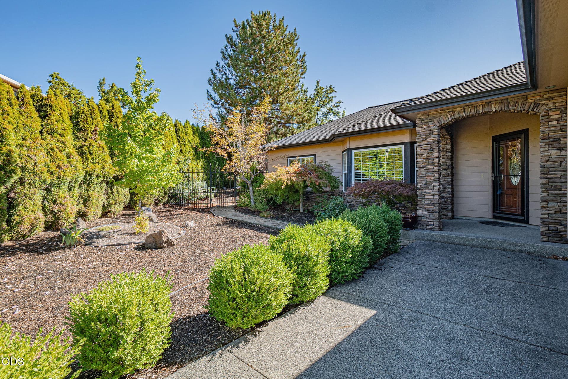 3 Front Low Maintenance Landscaping. Photo 3 of 35, 16 Milagros Court, Eagle Point, OR 97524