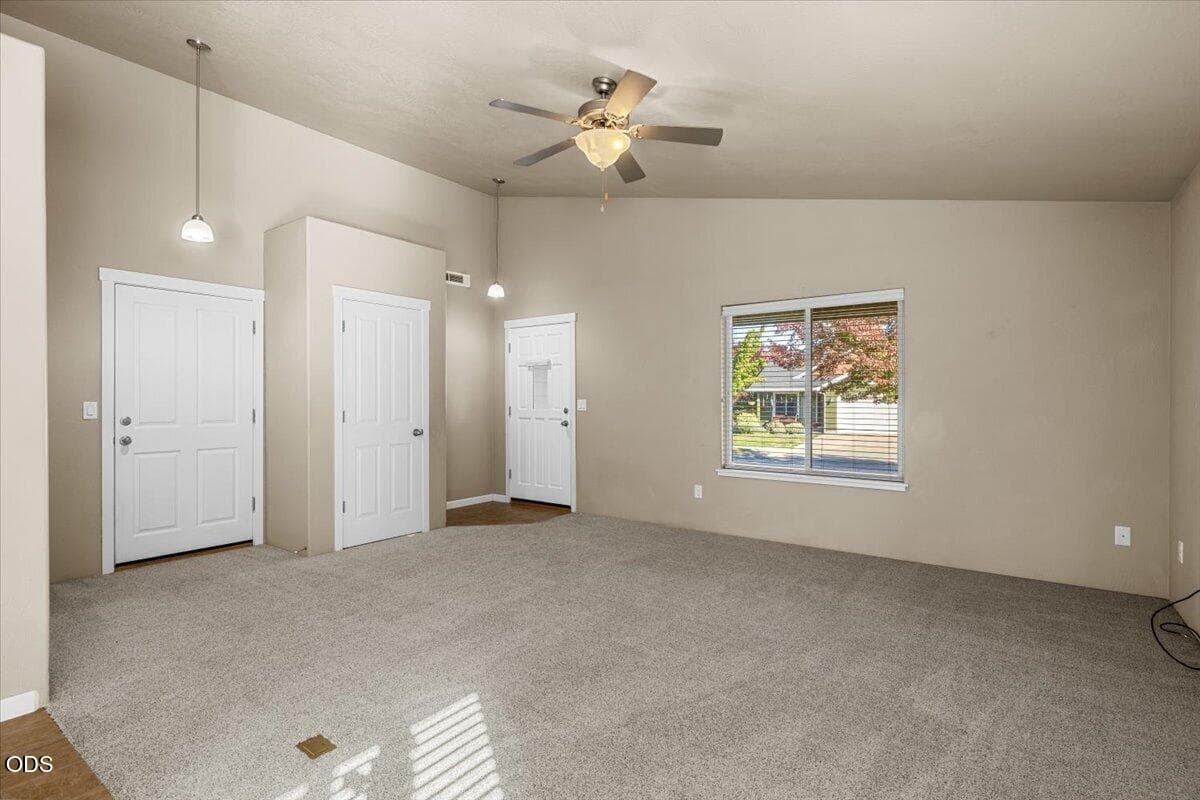 Living Room. Photo 2 of 22, 2287 SW Gayle Way, Grants Pass, OR 97527