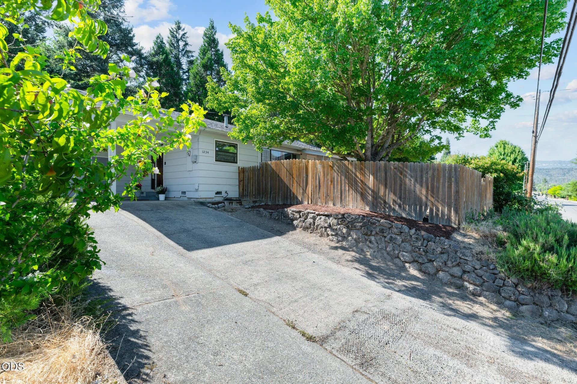 20260708233643735542000000-o. Photo 1 of 25, 1234 NW Highland Avenue, Grants Pass, OR 97526
