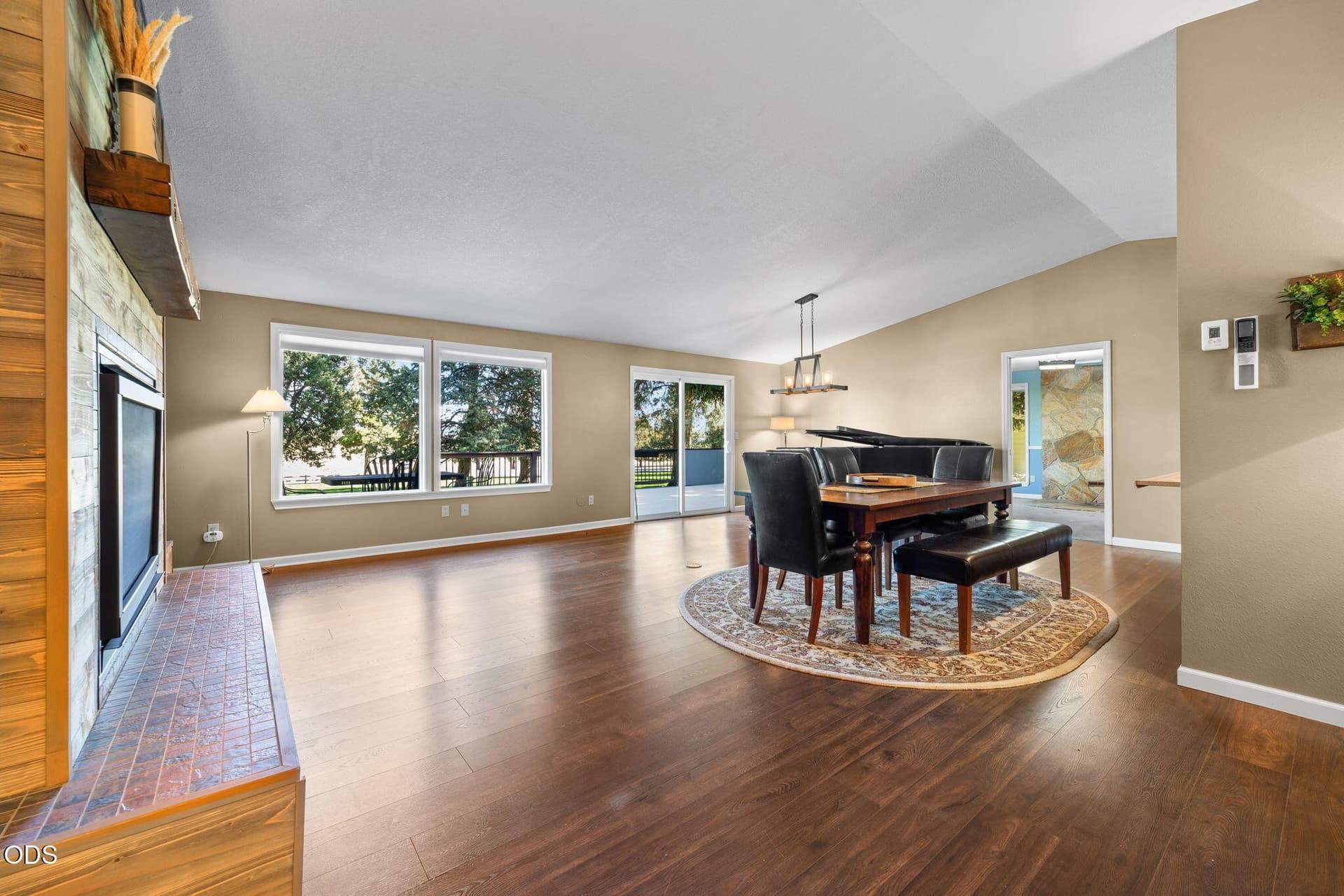 Living room. Photo 4 of 39, 20466 Mainline Road, Bend, OR 97702