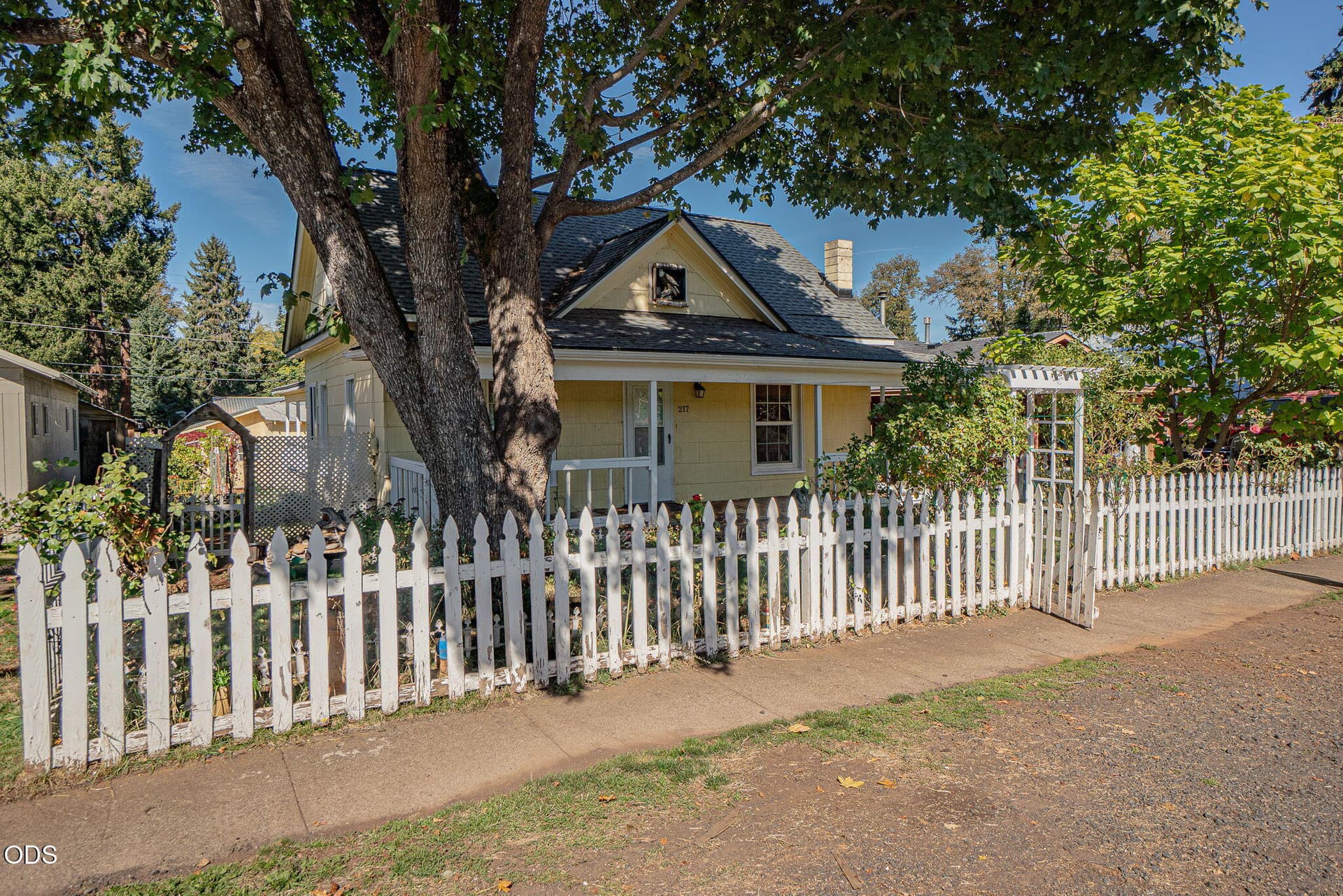 2-web-or-mls-DSC07879-HDR. Photo 2 of 24, 217 Broad Street, Butte Falls, OR 97522