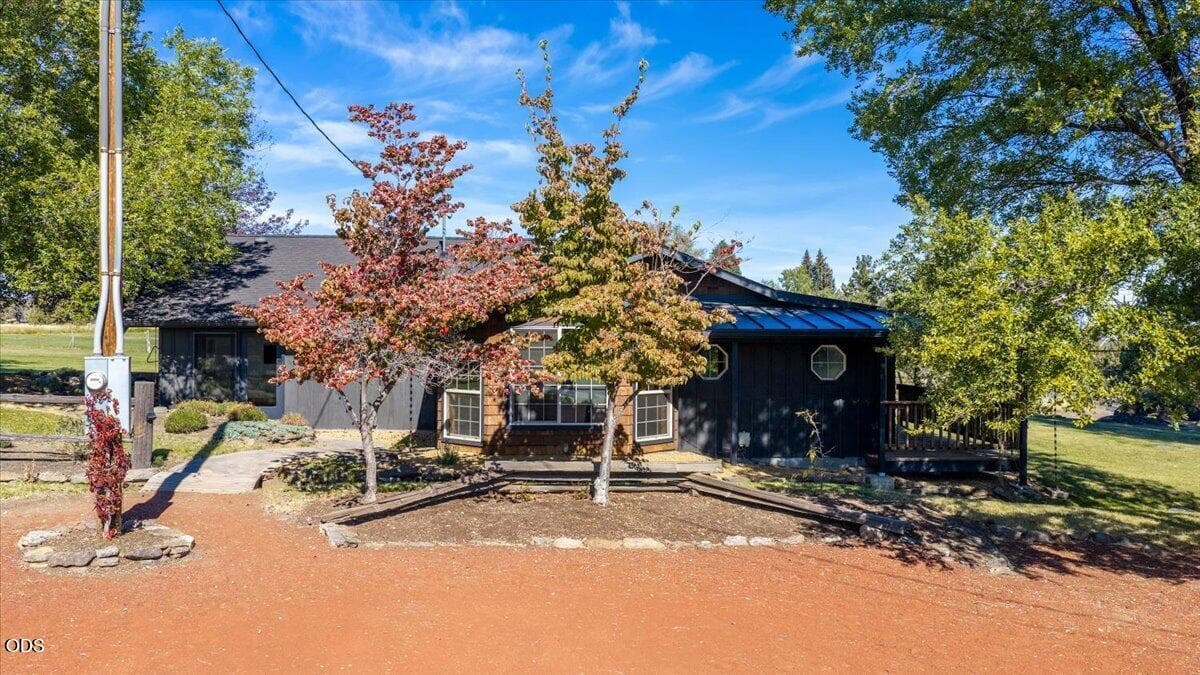 02-2097 NW Helmholtz Way, Redmond-2. Photo 5 of 68, 2097 NW Helmholtz Way, Redmond, OR 97756