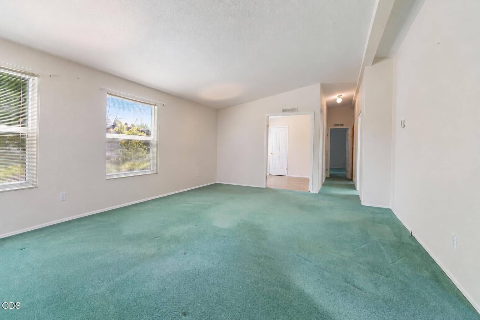 LR. Photo 5 of 64, 20781 Livengood Way, Bend, OR 97701