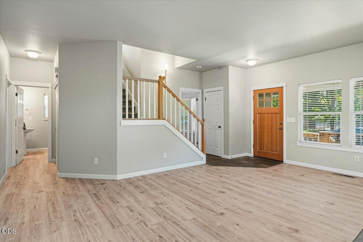 09-21328 Oakview Dr, Bend-9. Photo 5 of 43, 21328 Oakview Drive, Bend, OR 97701
