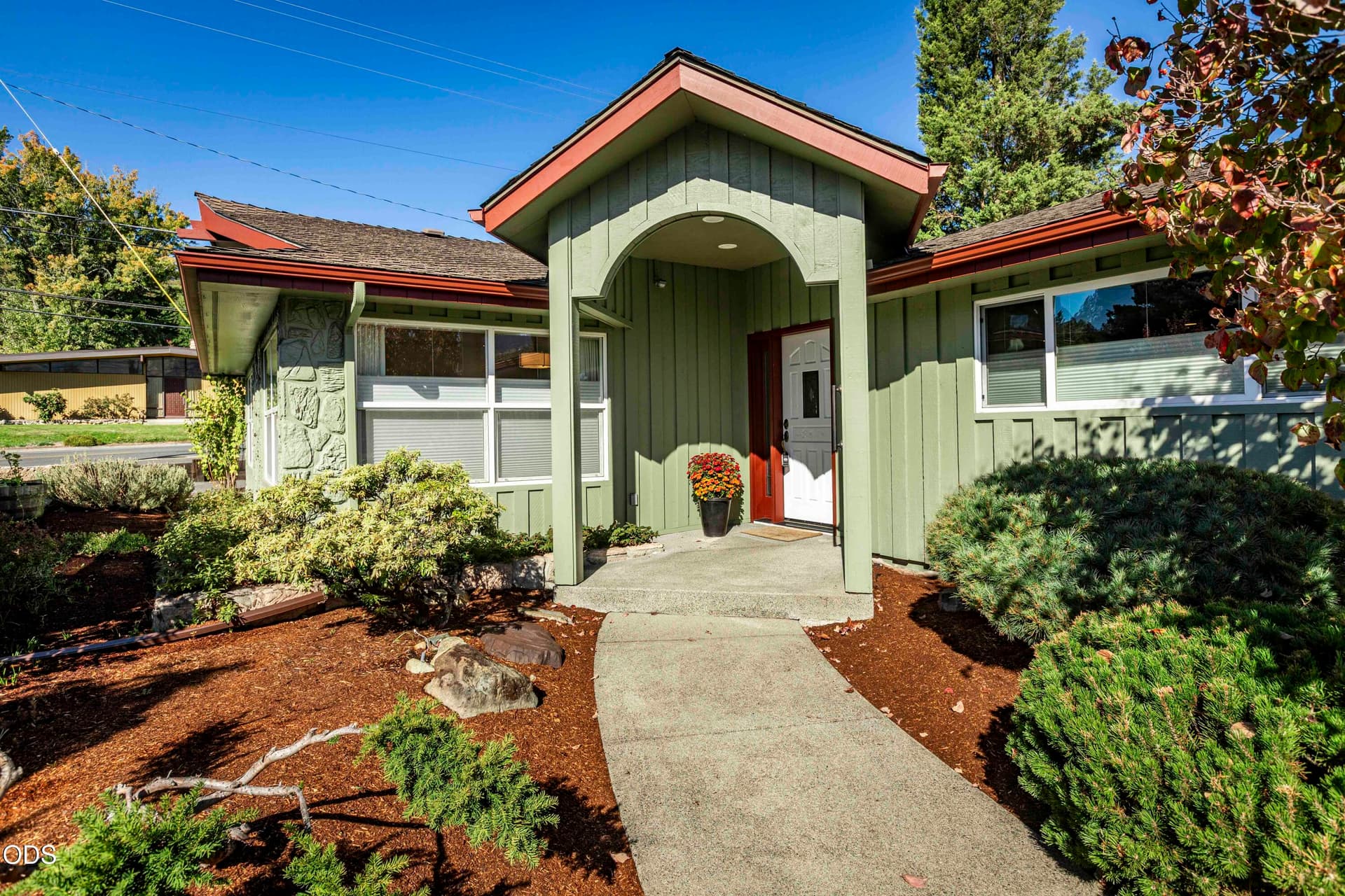 Low Maintenance & Gorgeous. Photo 5 of 66, 734 NW Midland Avenue, Grants Pass, OR 97526