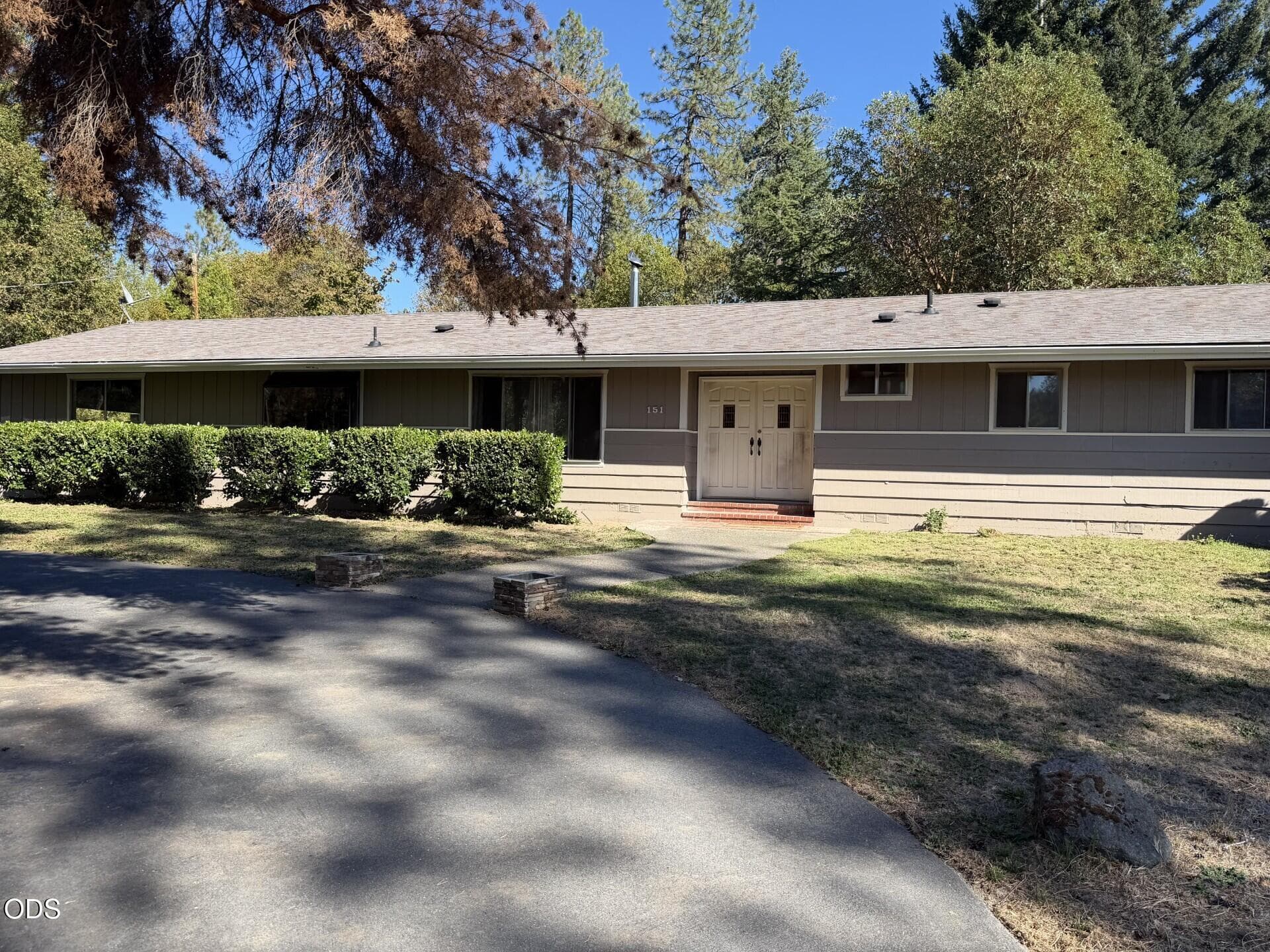 1. Photo 1 of 48, 151 Verna Lane, Grants Pass, OR 97527