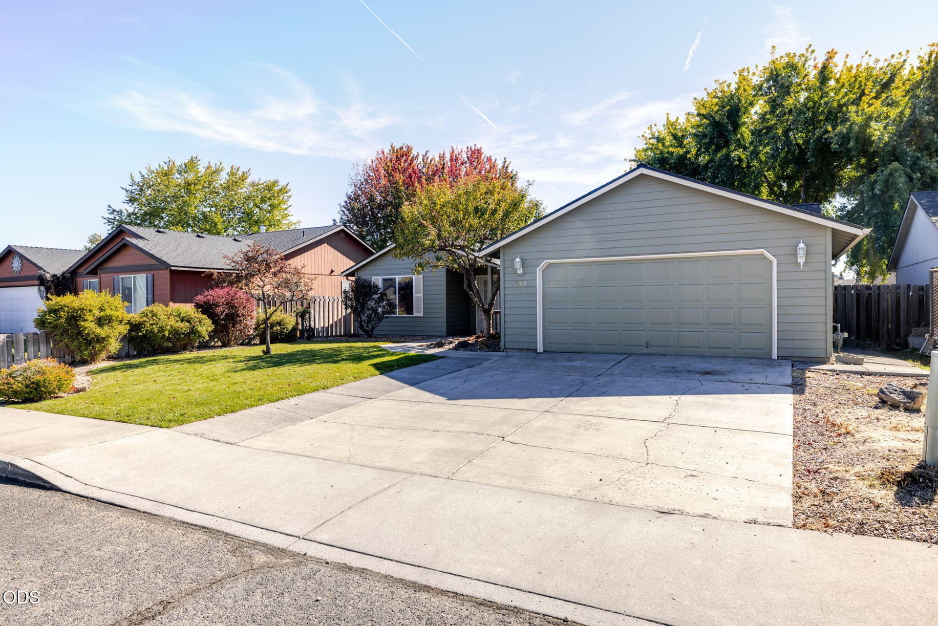 752 NE Nickernut Place (46). Photo 2 of 32, 752 NE Nickernut Place, Redmond, OR 97756