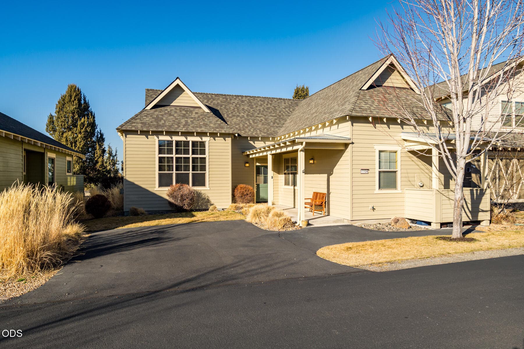 Driveway/Parking. Photo 3 of 33, 11104 Desert Sky Loop, Redmond, OR 97756