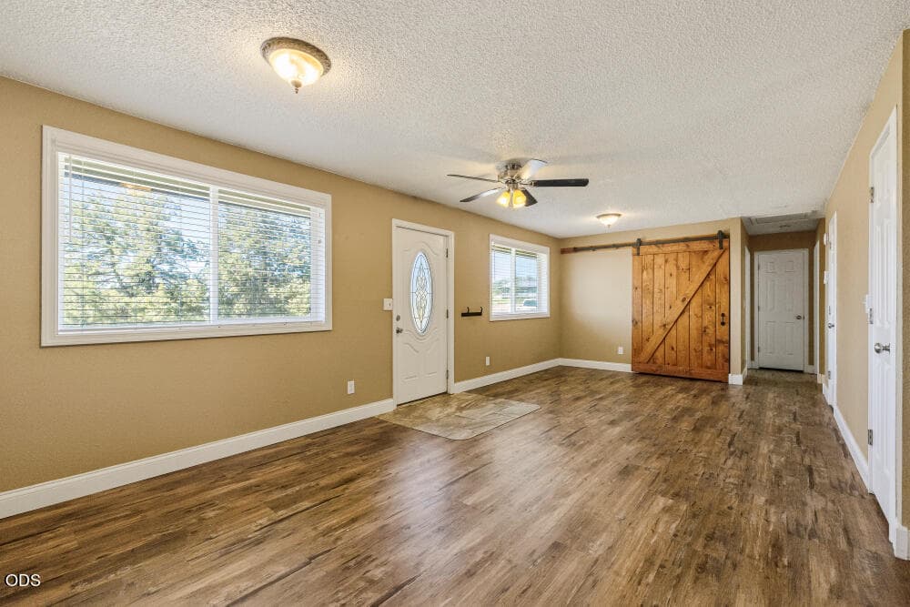 Living Room/ Entryway. Photo 3 of 19, 2571 5th Avenue, Bonanza, OR 97623