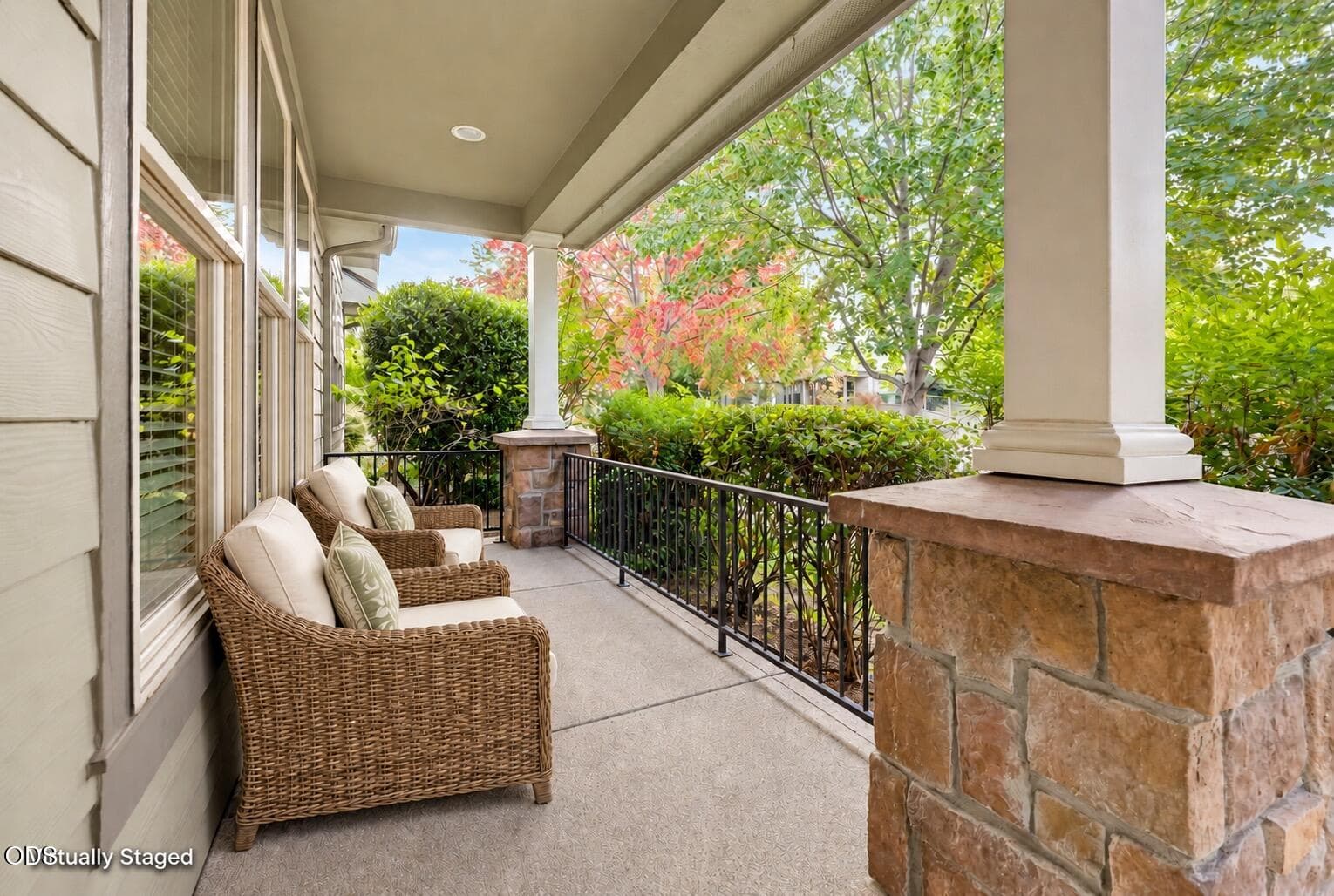 435-clinton-front-porch-virtually-staged. Photo 3 of 23, 435 Clinton Street, Ashland, OR 97520