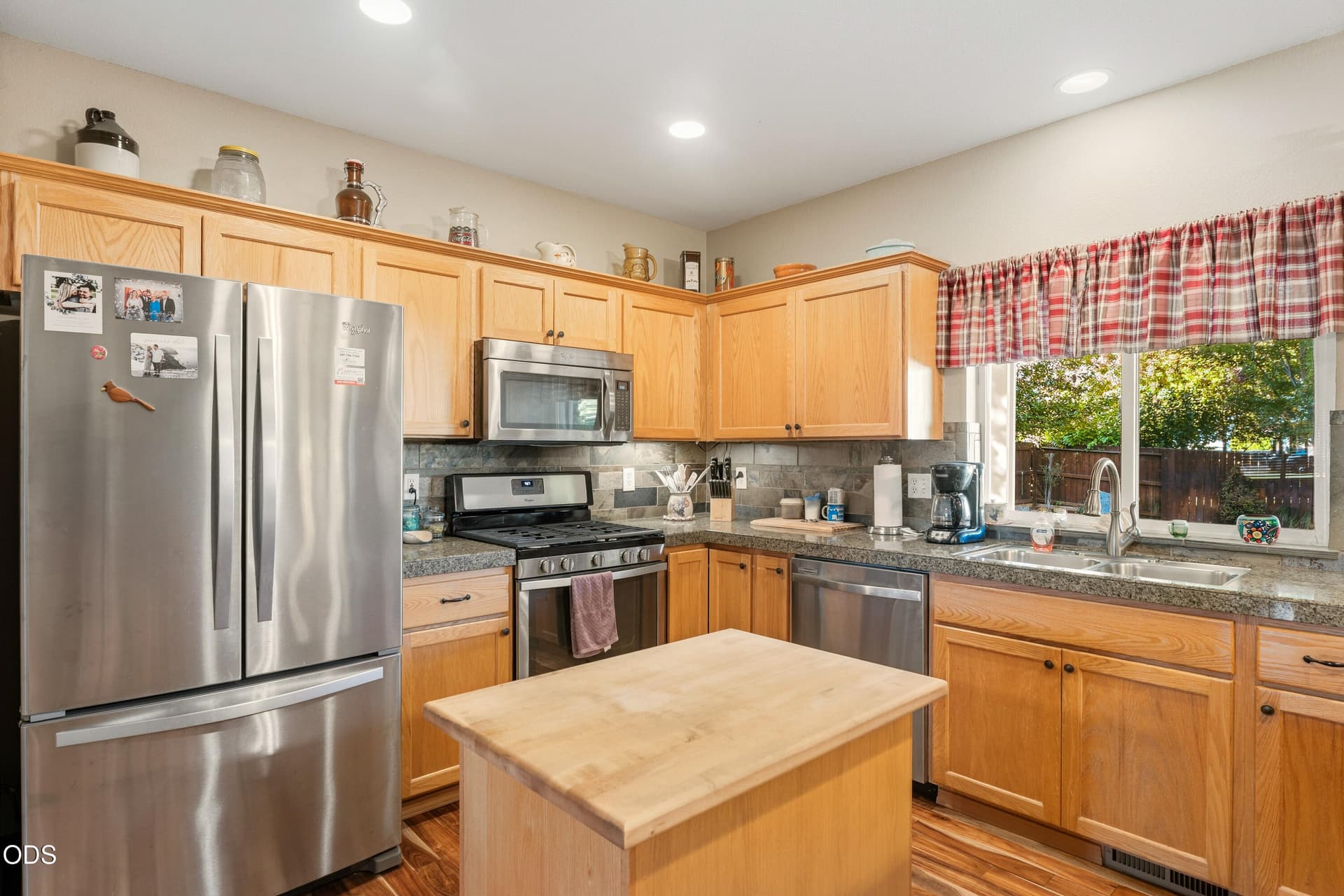 Kitchen. Photo 5 of 24, 2023 NW 22nd Street, Redmond, OR 97756