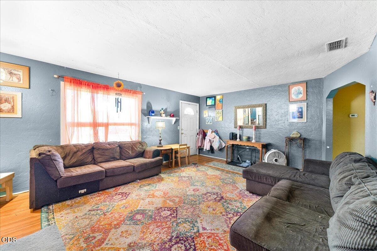 04-Living Room. Photo 3 of 16, 241 Marion Lane, Grants Pass, OR 97527