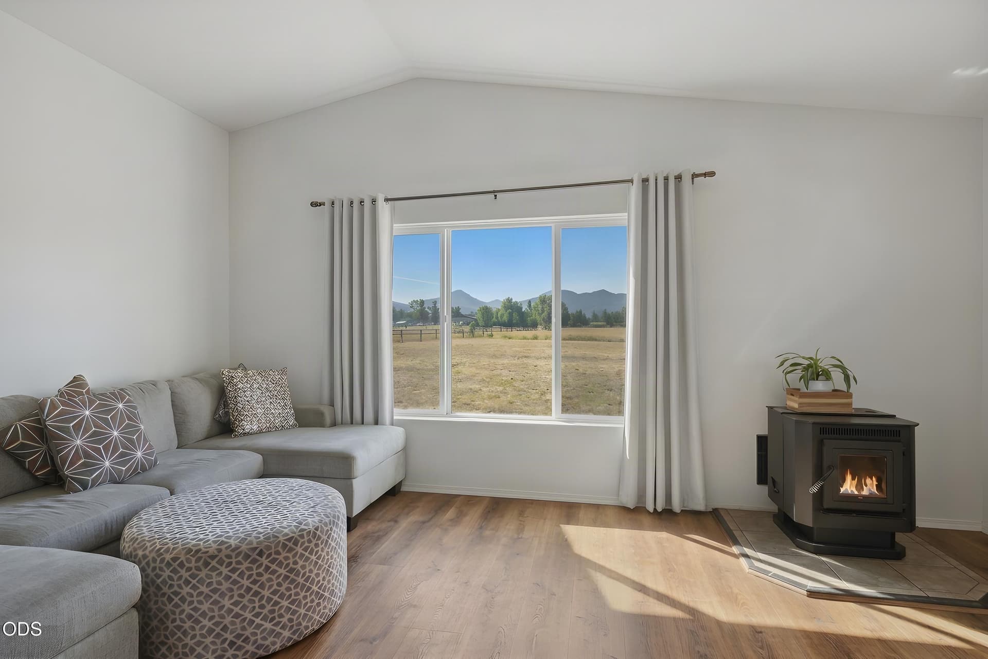 Great Room. Photo 4 of 30, 17350 Breezy Way, Bend, OR 97703