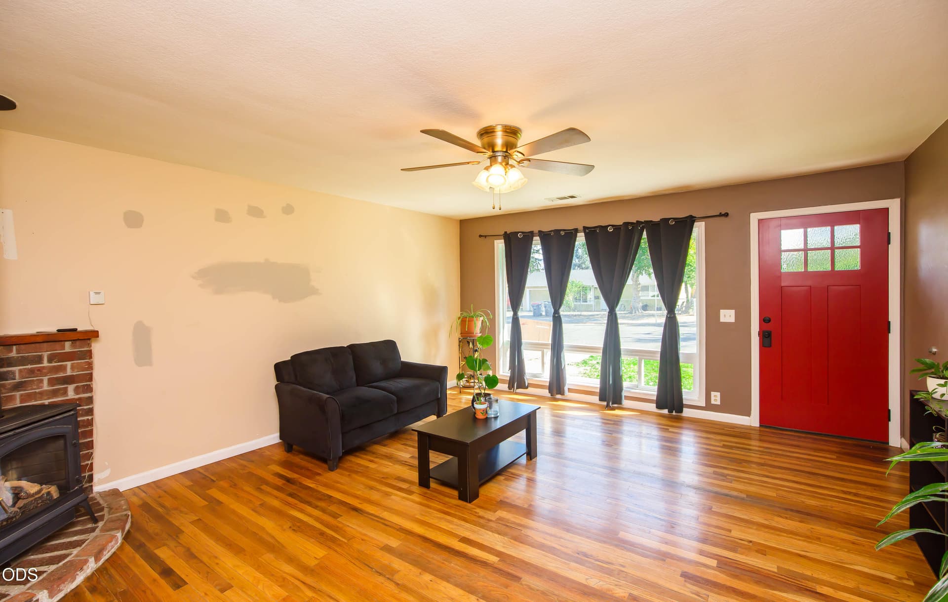 Living Room With Hardwood Flooring. Photo 3 of 20, 716 Hamilton Street, Medford, OR 97501