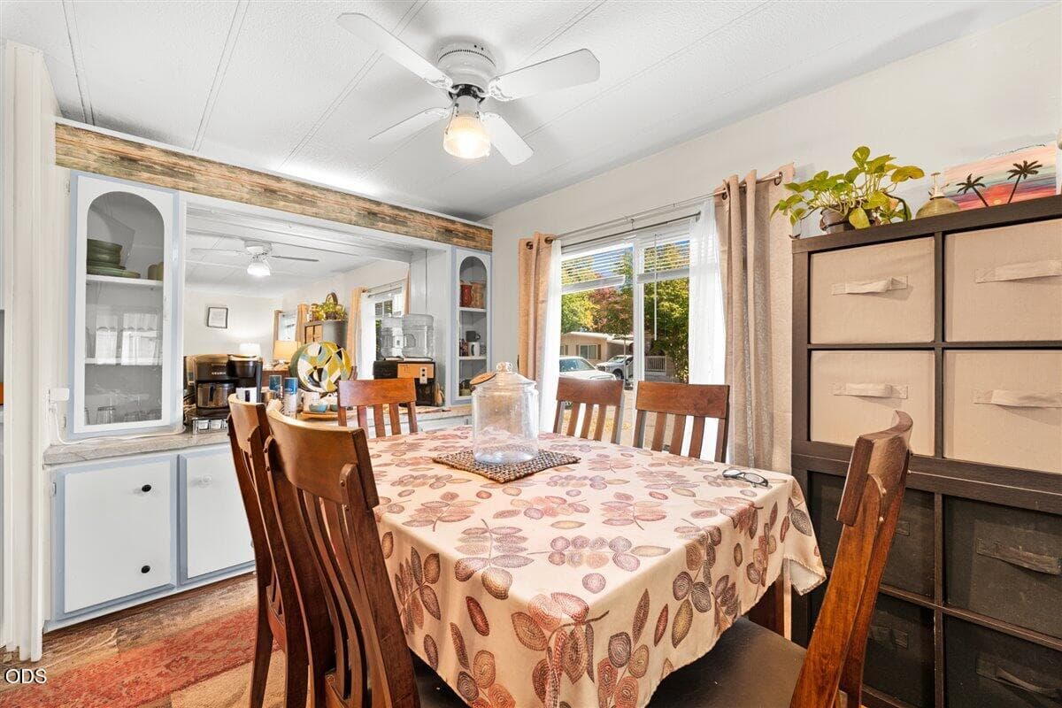 10-Dining. Photo 4 of 18, 329 Beechwood Drive, Grants Pass, OR 97526