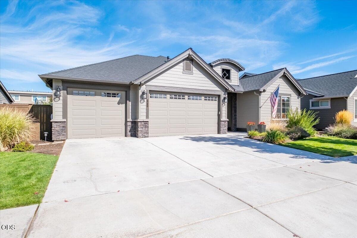 02-MIT-2. Photo 3 of 50, 3635 SW Badger Court, Redmond, OR 97756