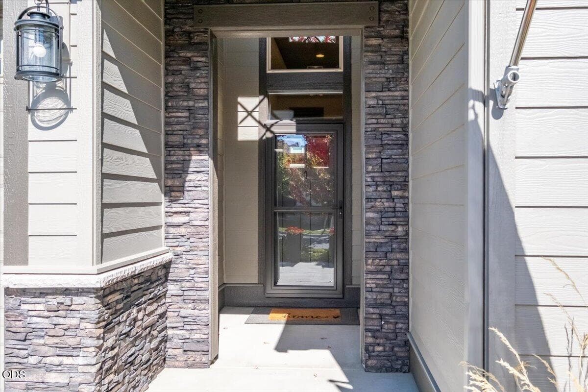 04-MIT-18. Photo 4 of 50, 3635 SW Badger Court, Redmond, OR 97756