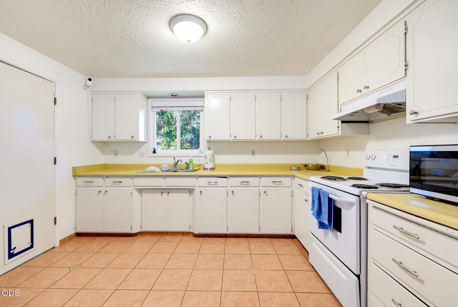 APX_0526. Photo 3 of 17, 268 W Hersey Street, Ashland, OR 97520