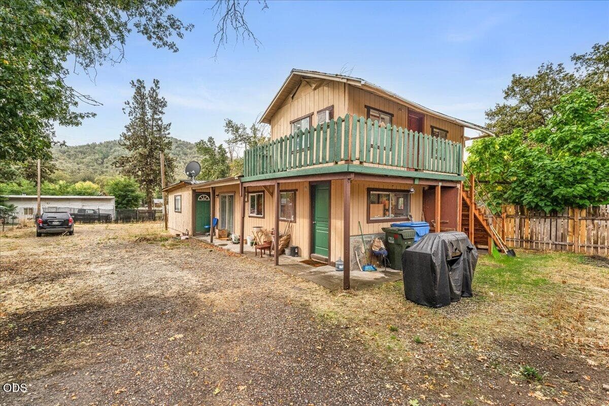 02-Home. Photo 5 of 19, 10483 Blackwell Road, Central Point, OR 97502