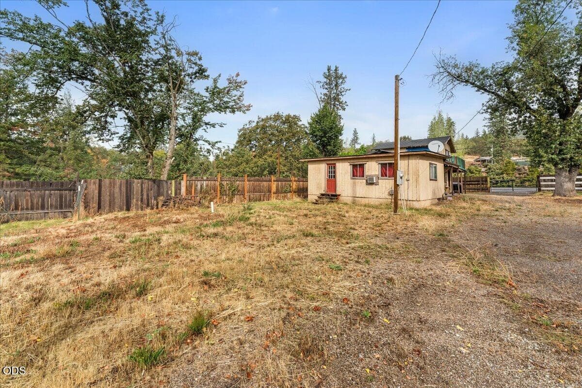 19-Yard. Photo 2 of 19, 10483 Blackwell Road, Central Point, OR 97502