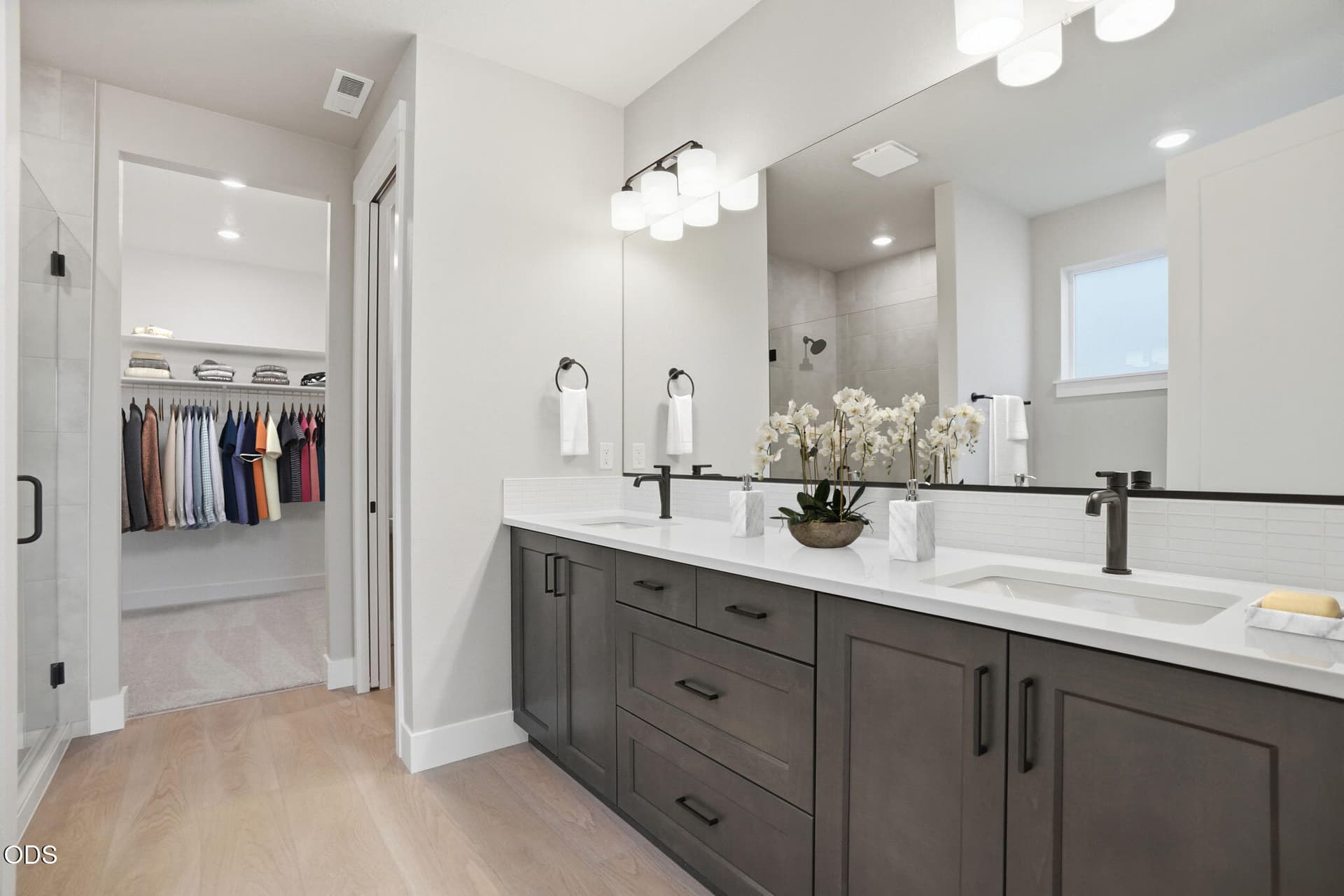 MP83-Siskiyou-T-Classic-PrimaryBath. Photo 4 of 23, 3144 NE Terra Place, Bend, OR 97701