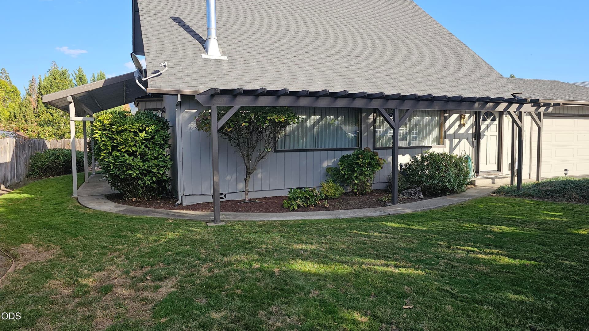 Front of home. Photo 1 of 24, 1905 SW Colorado Lane, Grants Pass, OR 97527