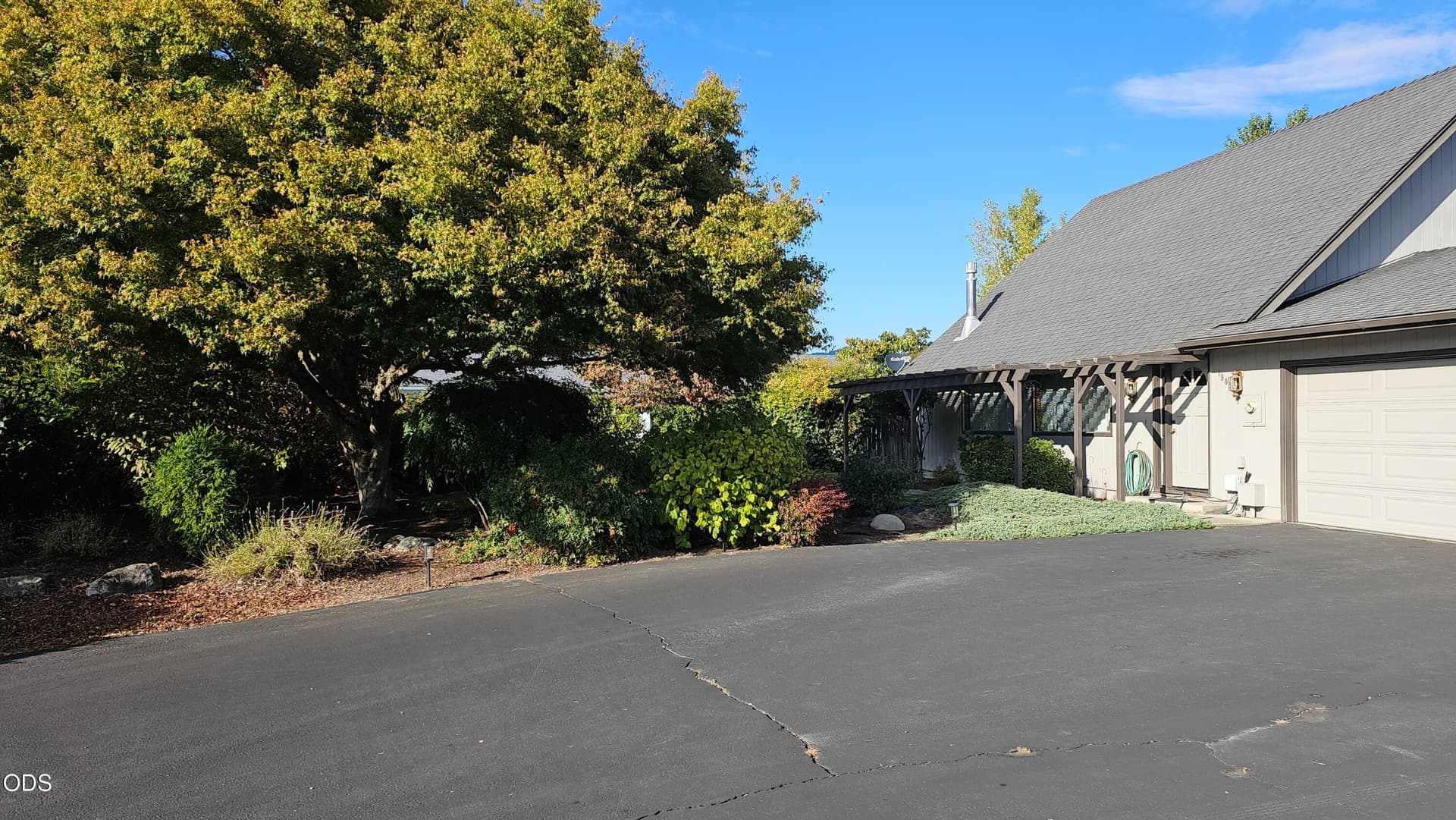 20800. Photo 3 of 24, 1905 SW Colorado Lane, Grants Pass, OR 97527
