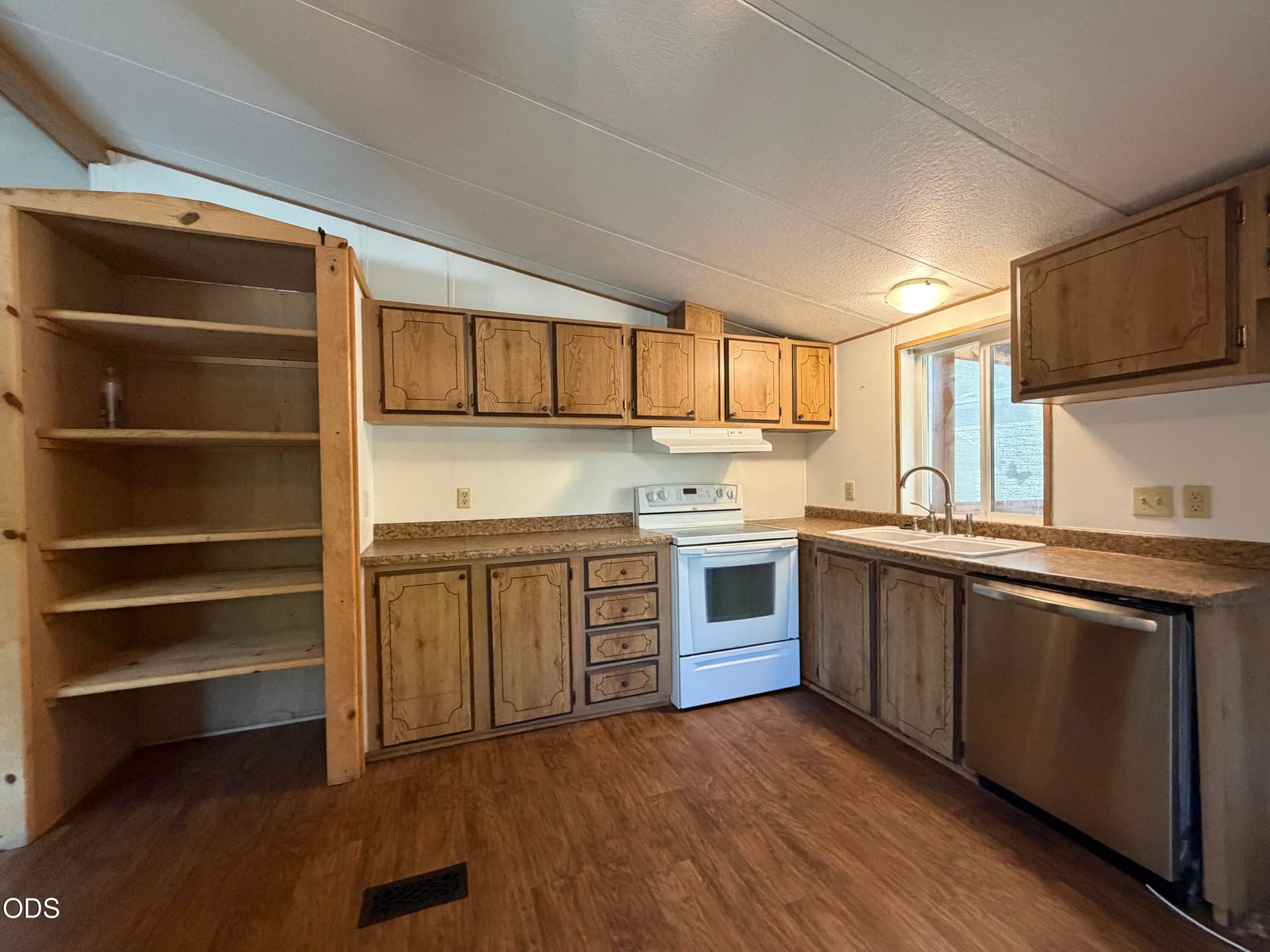 IMG_4202. Photo 2 of 14, 2325 NW Highland Avenue Unit 51, Grants Pass, OR 97526