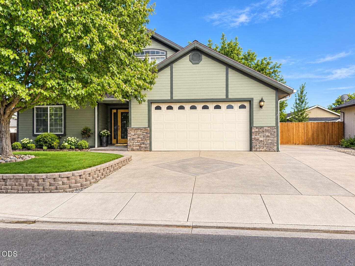 *. Photo 1 of 30, 1052 Kensington Court, Central Point, OR 97502