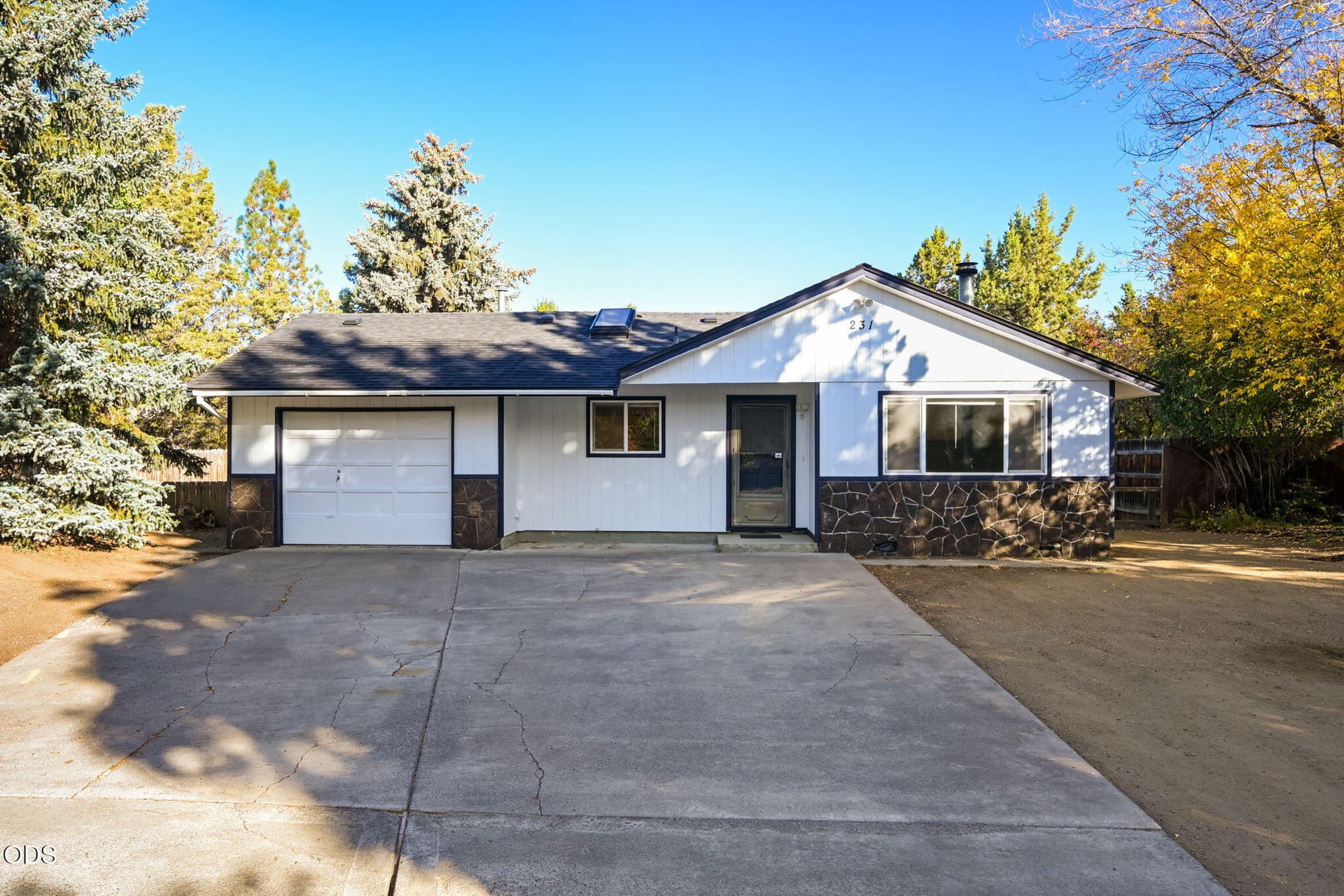 231-SE-Airpark-Dr-Bend-OR-97702-100. Photo 3 of 48, 231 SE Airpark Drive, Bend, OR 97702