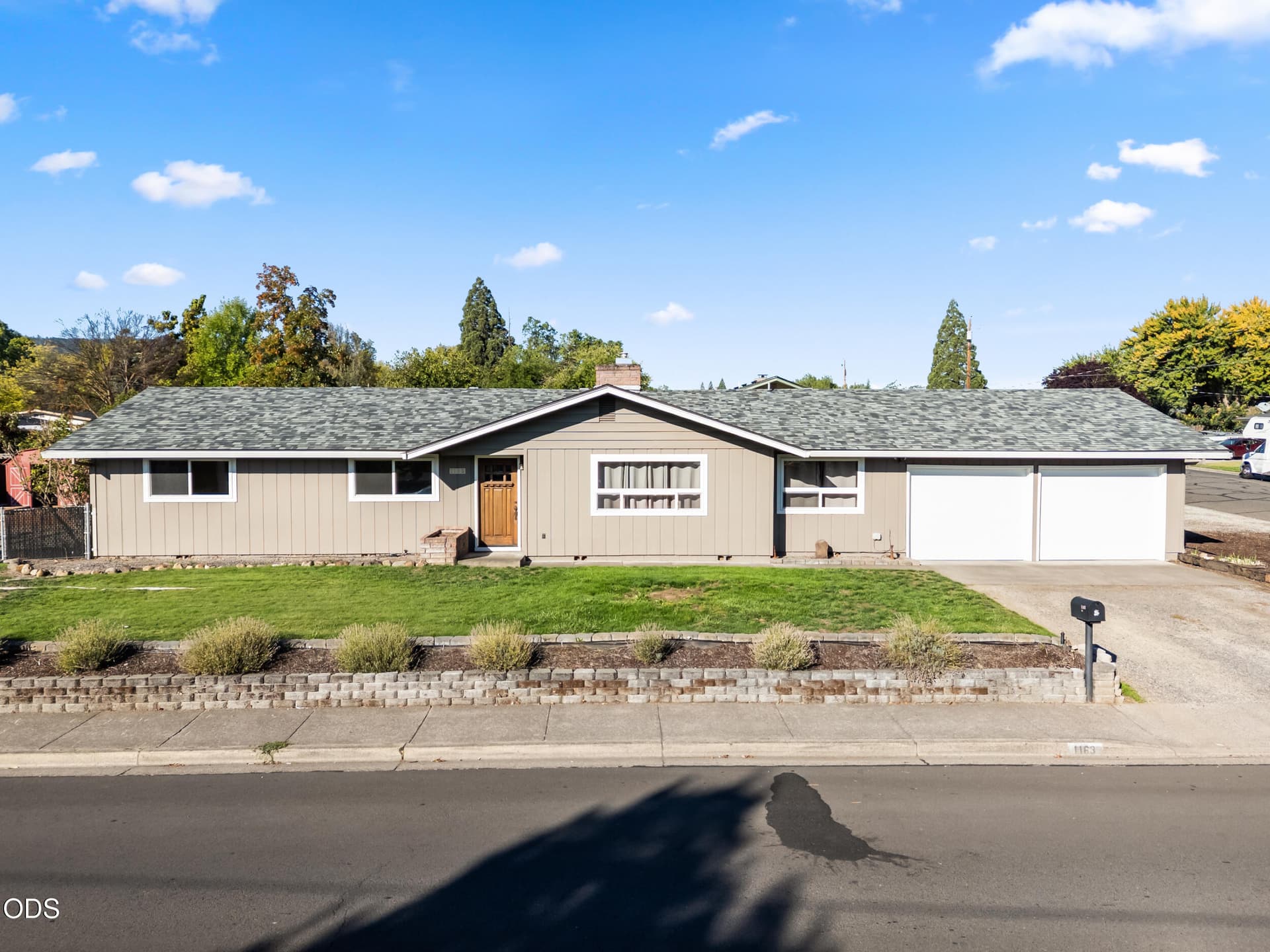 Front. Photo 2 of 38, 1163 N 3rd Street, Central Point, OR 97502