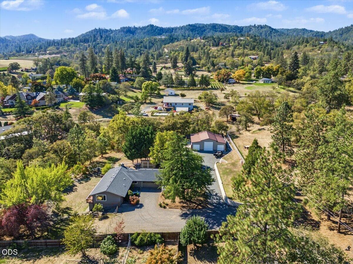 02. Photo 2 of 51, 3583 Ross Lane, Central Point, OR 97502