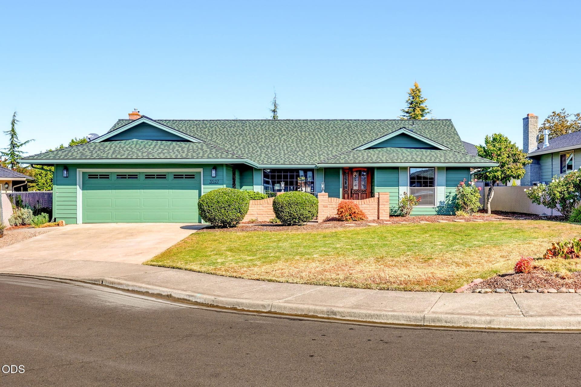 ApxBD00001. Photo 2 of 48, 3527 Brannon Drive, Medford, OR 97504