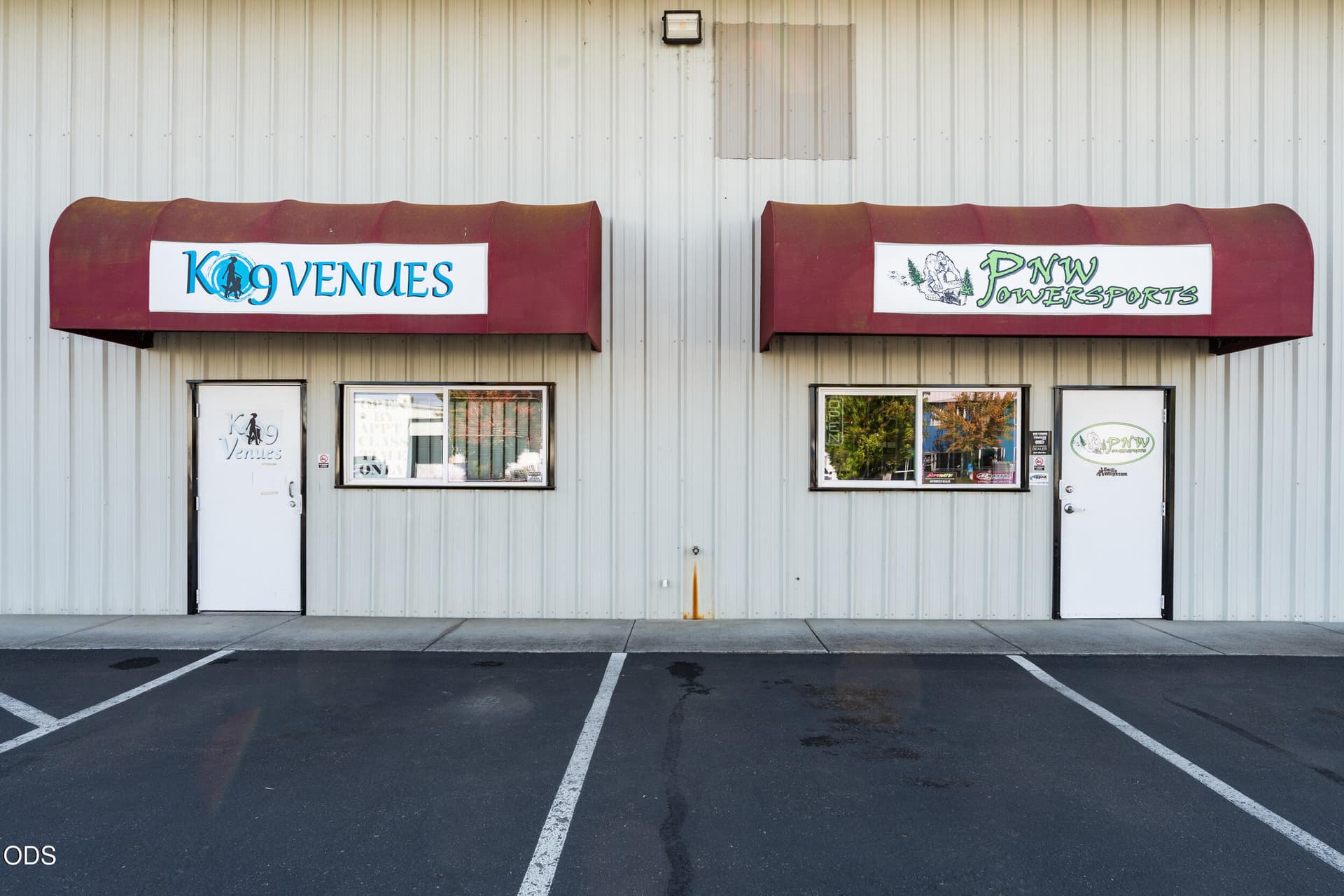front entries. Photo 5 of 30, 6026 Crater Lake Avenue, Medford, OR 97502