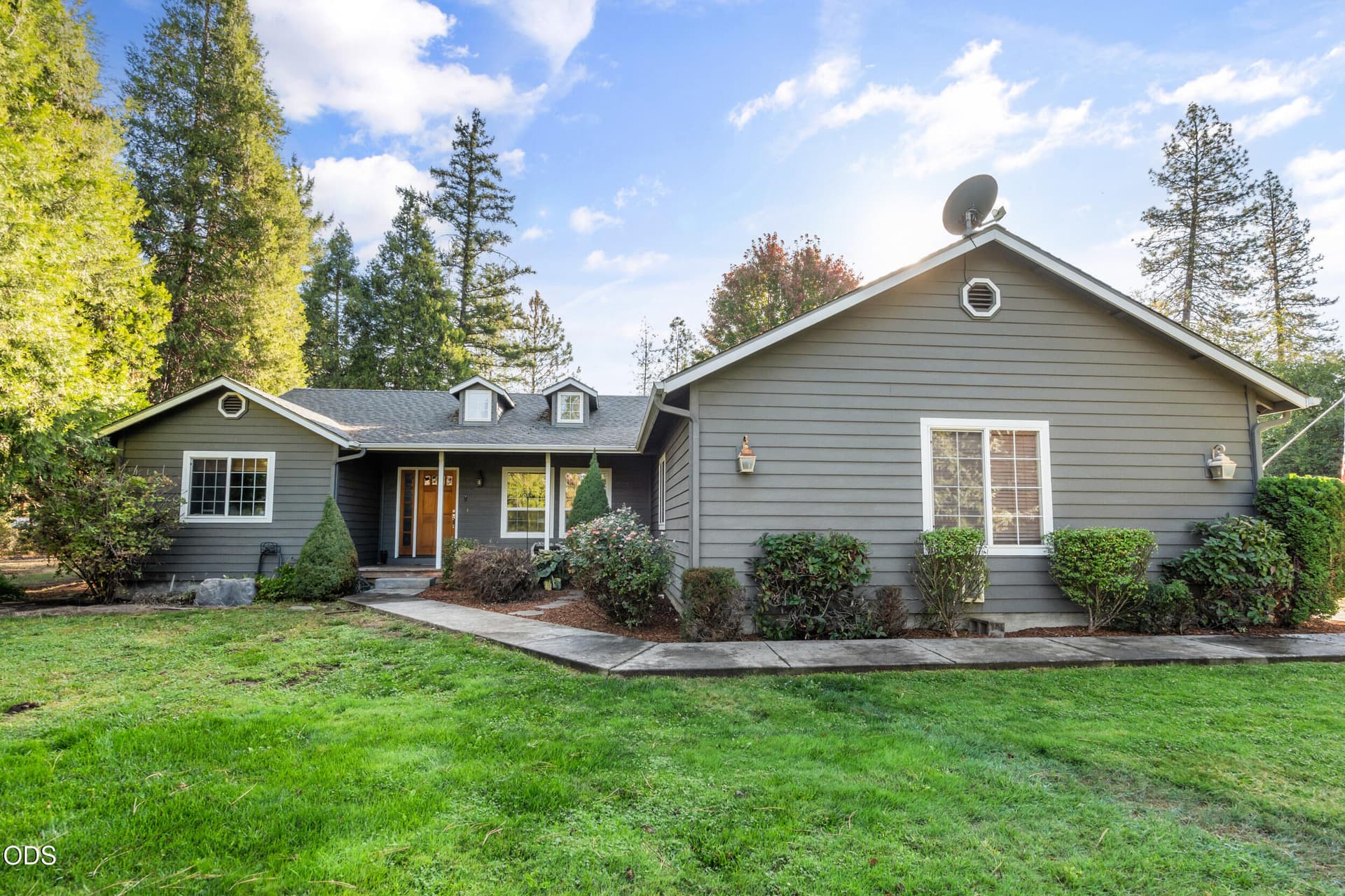 1_7616 monument dr-08. Photo 1 of 61, 7616 Monument Drive, Grants Pass, OR 97526
