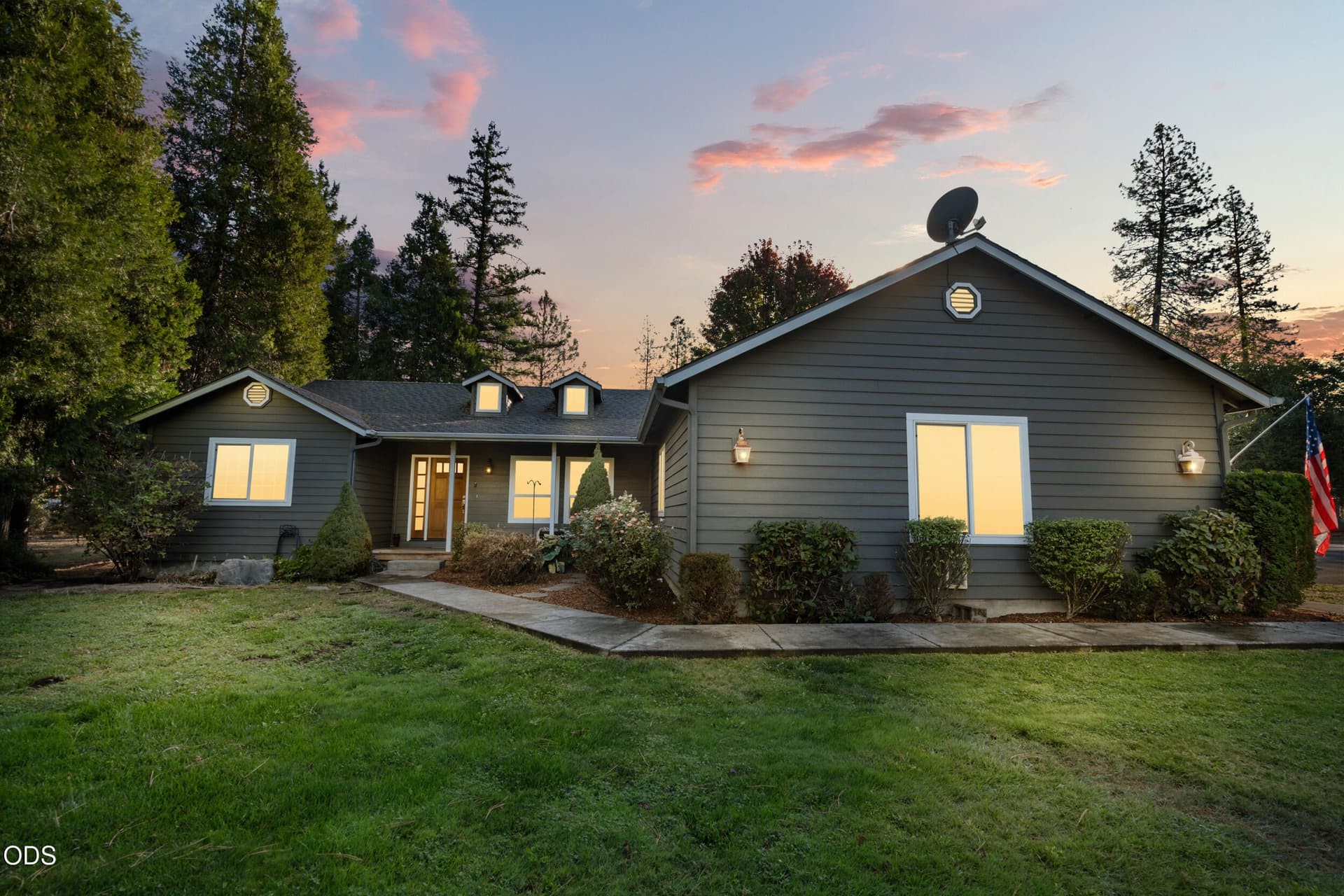 59_7616 monument dr-twilight-01. Photo 2 of 61, 7616 Monument Drive, Grants Pass, OR 97526