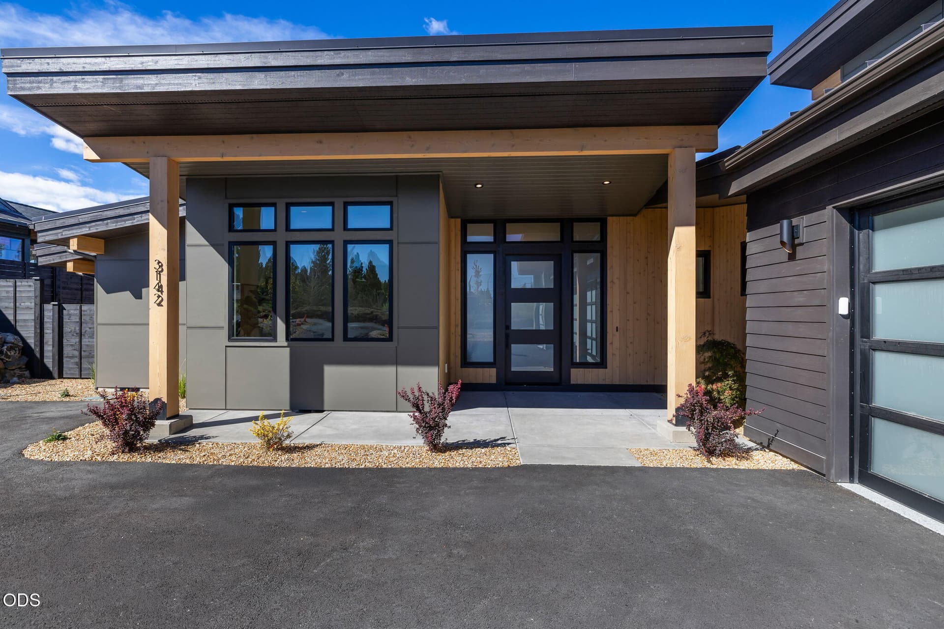 2026_10_01_3142_nw_crossing-11. Photo 4 of 53, 3142 NW Crossing Drive Unit 227, Bend, OR 97703