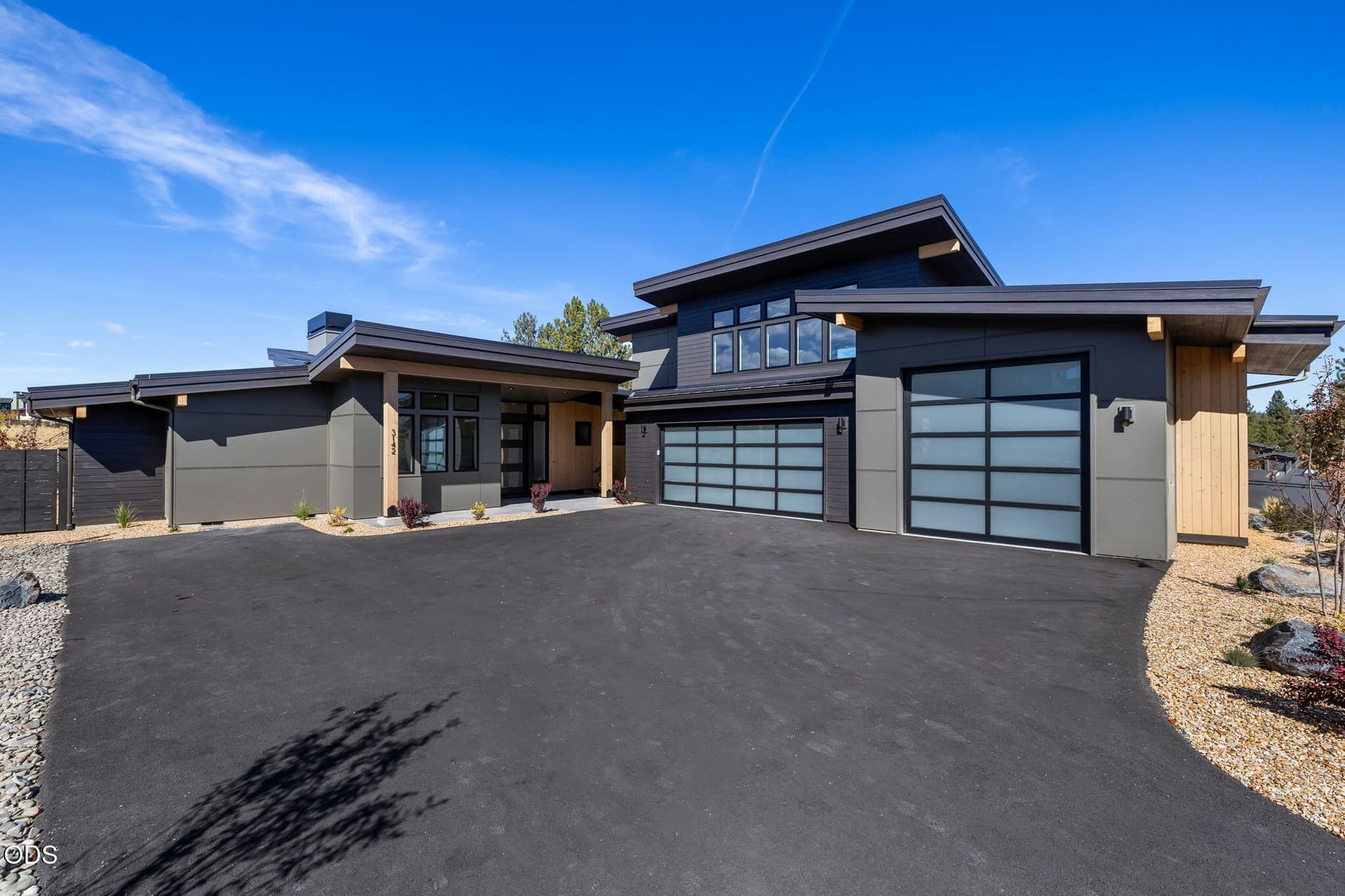2026_10_01_3142_nw_crossing-10. Photo 1 of 53, 3142 NW Crossing Drive Unit 227, Bend, OR 97703