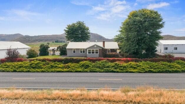 Front. Photo 1 of 65, 892 Cross Road, Klamath Falls, OR 97603