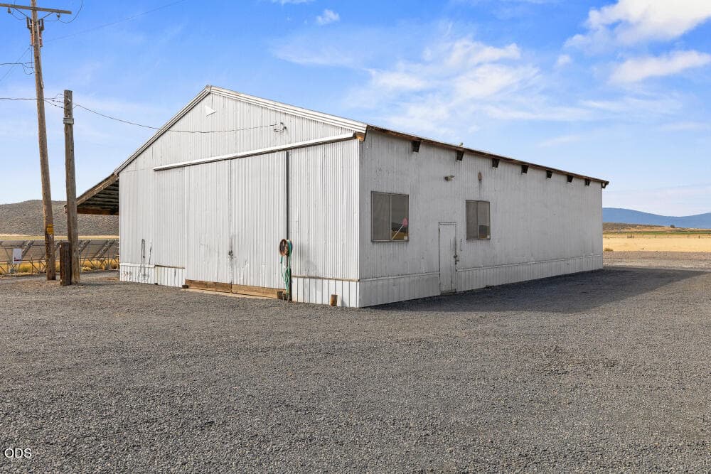 892CrossRd-69. Photo 3 of 65, 892 Cross Road, Klamath Falls, OR 97603