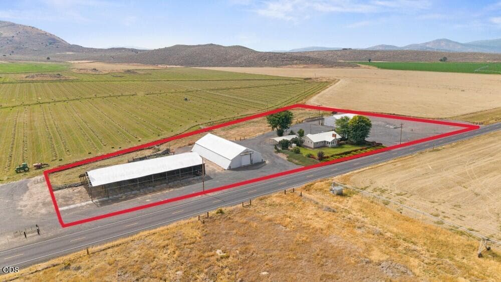 w boundary 892CrossRd-107. Photo 2 of 65, 892 Cross Road, Klamath Falls, OR 97603