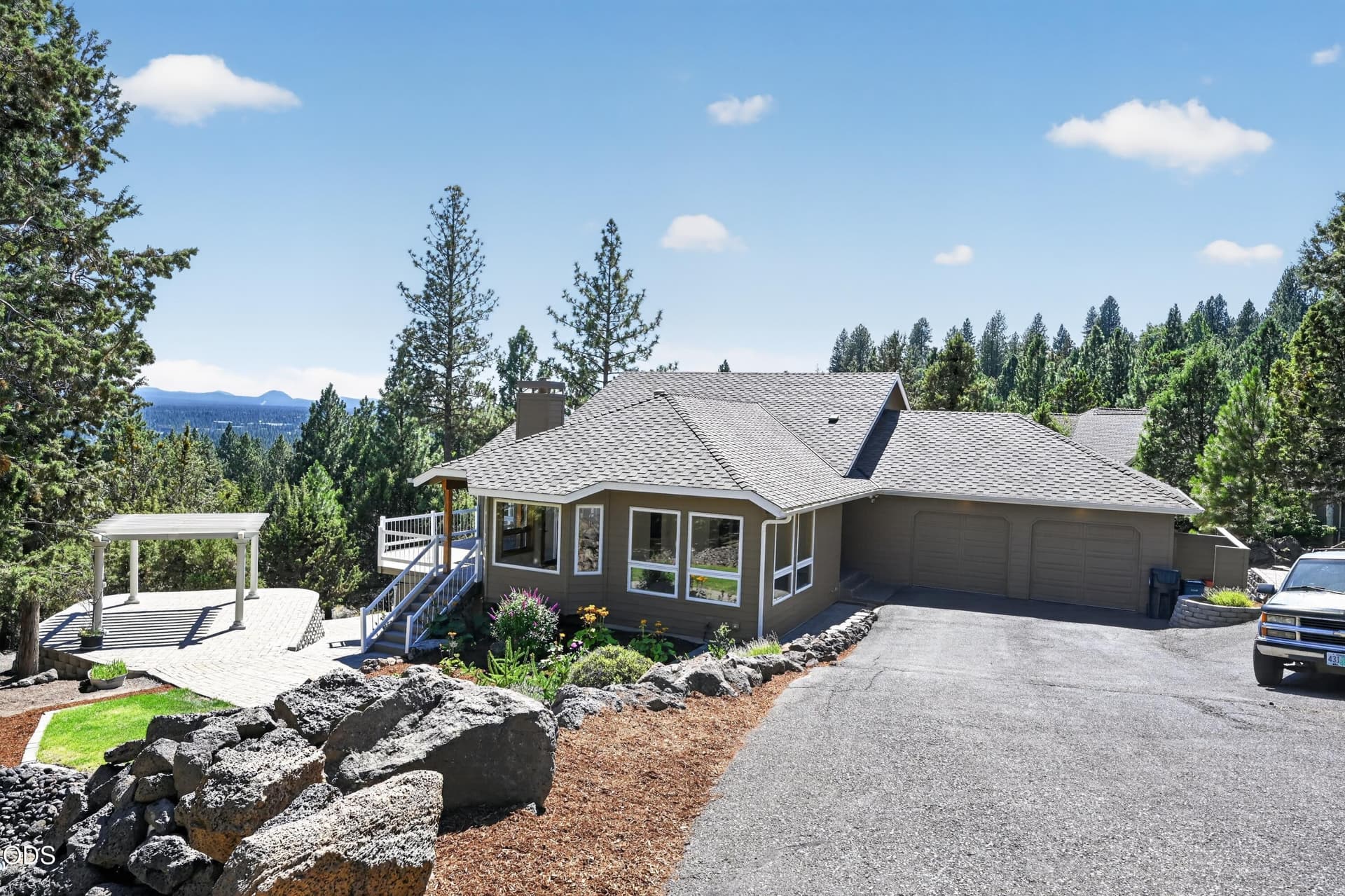 1000003574. Photo 1 of 29, 1573 NW City View Drive, Bend, OR 97703
