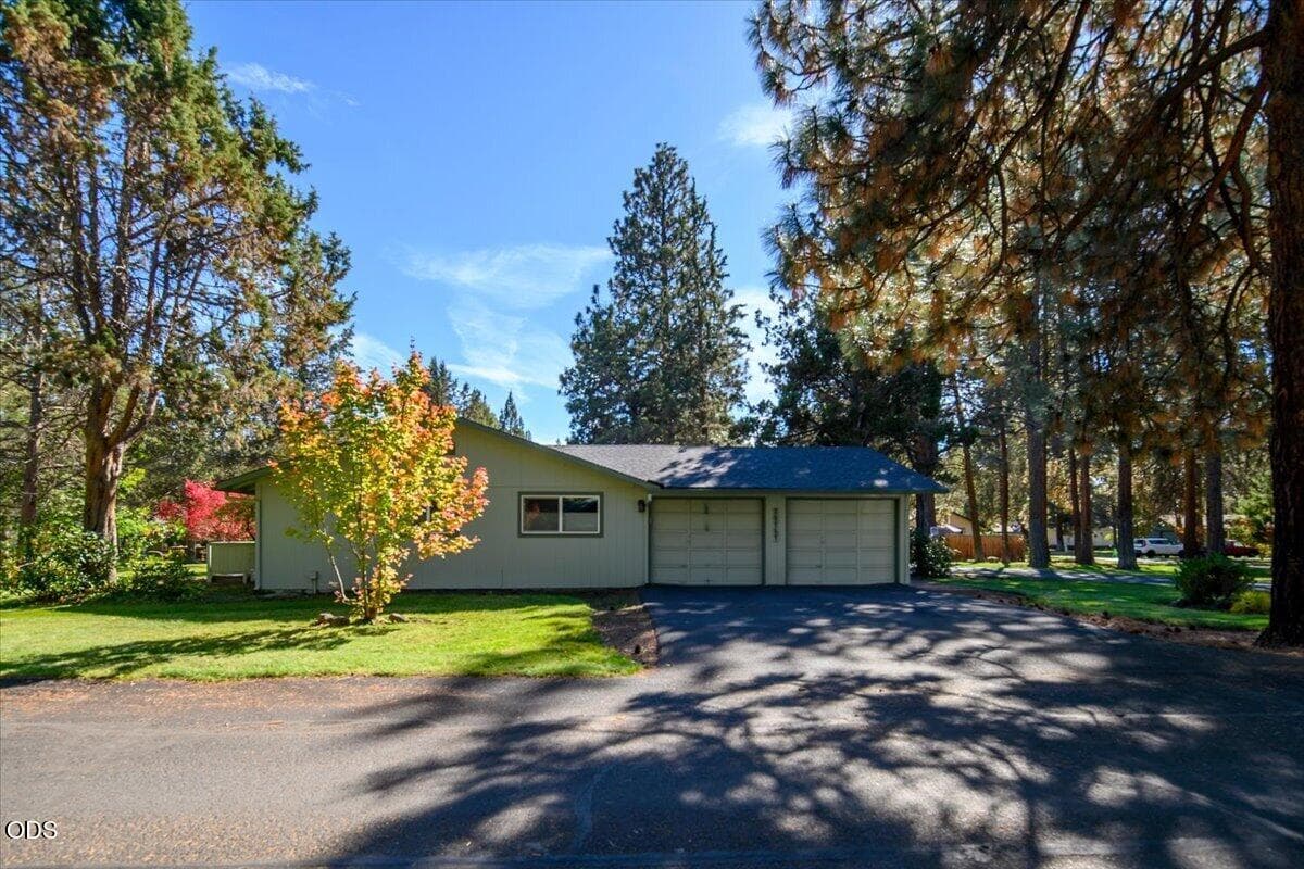 03-20757 St George Ct, Bend-3. Photo 3 of 30, 20757 Saint George Court, Bend, OR 97702