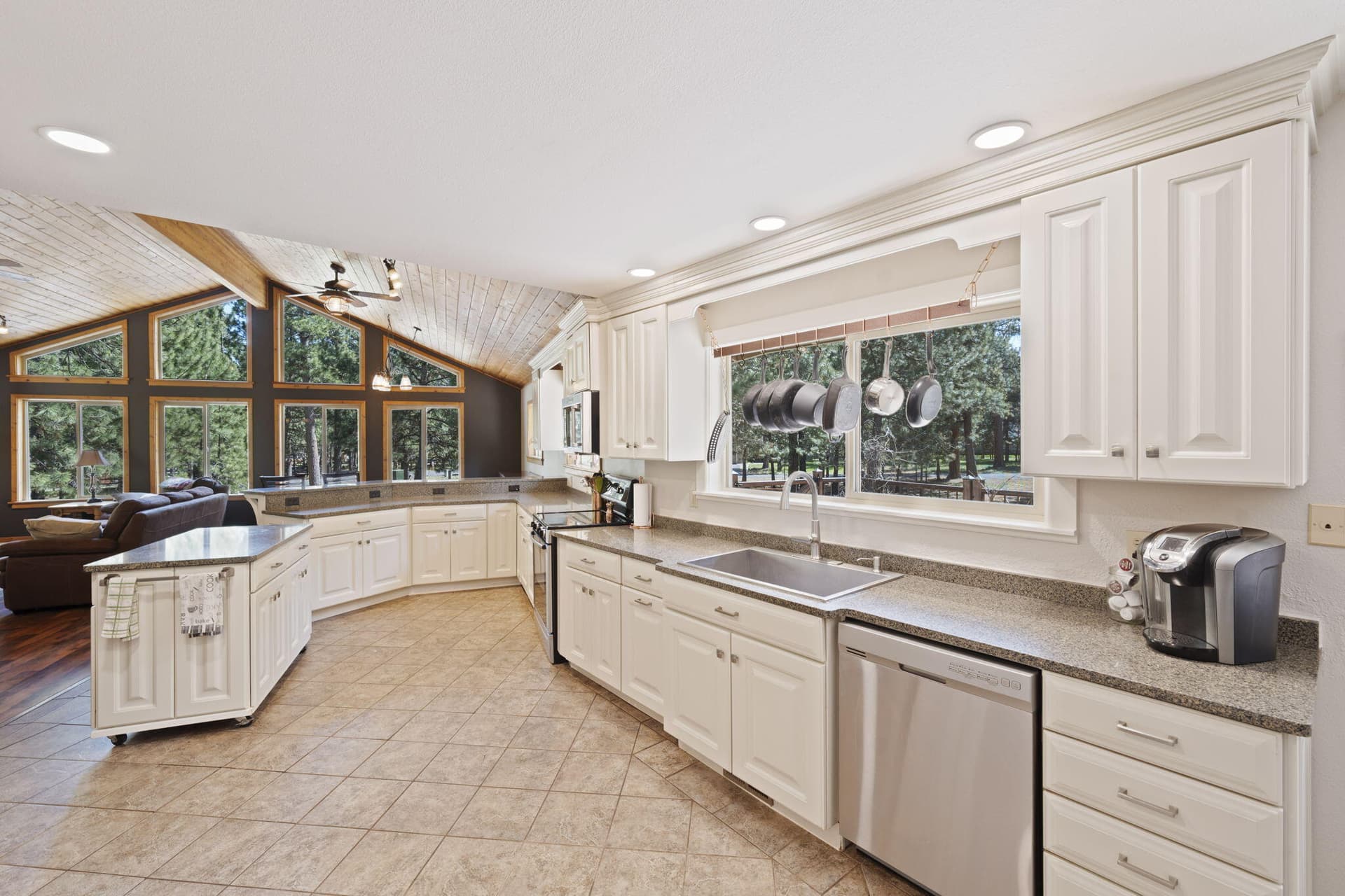 23-web-or-mls-DSC02273. Photo 4 of 57, 14590 Mountain View Loop, Sisters, OR 97759