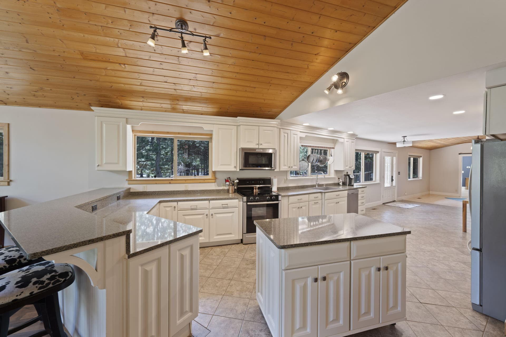 22-web-or-mls-DSC02268. Photo 5 of 57, 14590 Mountain View Loop, Sisters, OR 97759