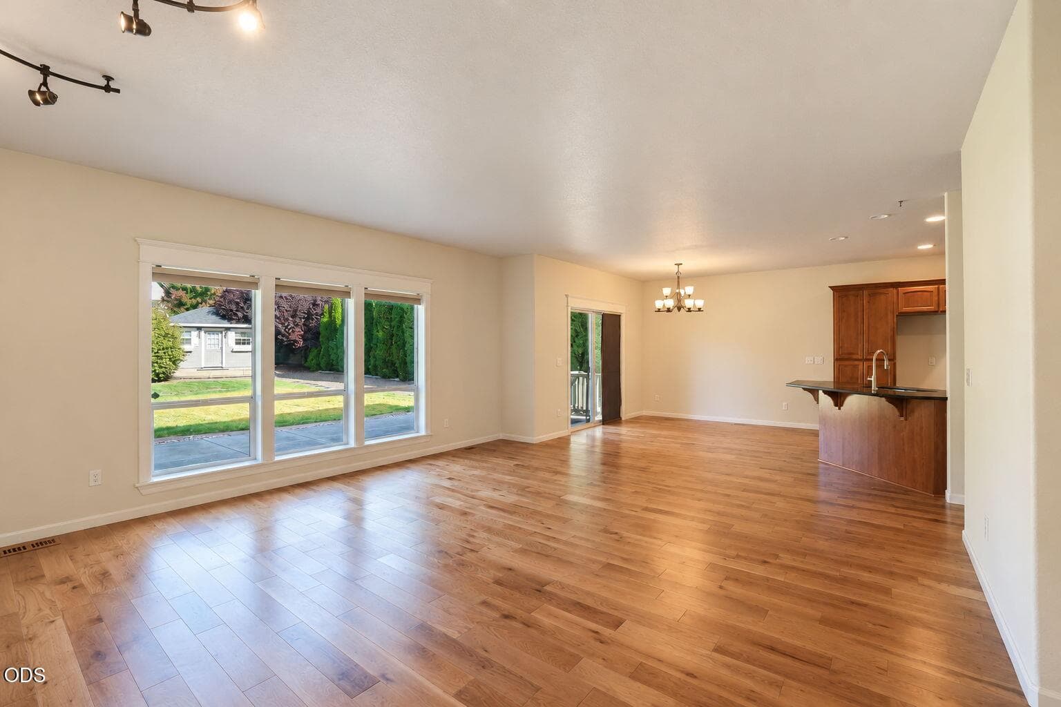 5-web-or-mls-800B6757-E8FE-4003-8C38-5E7. Photo 4 of 28, 3631 Creek View Drive, Medford, OR 97504