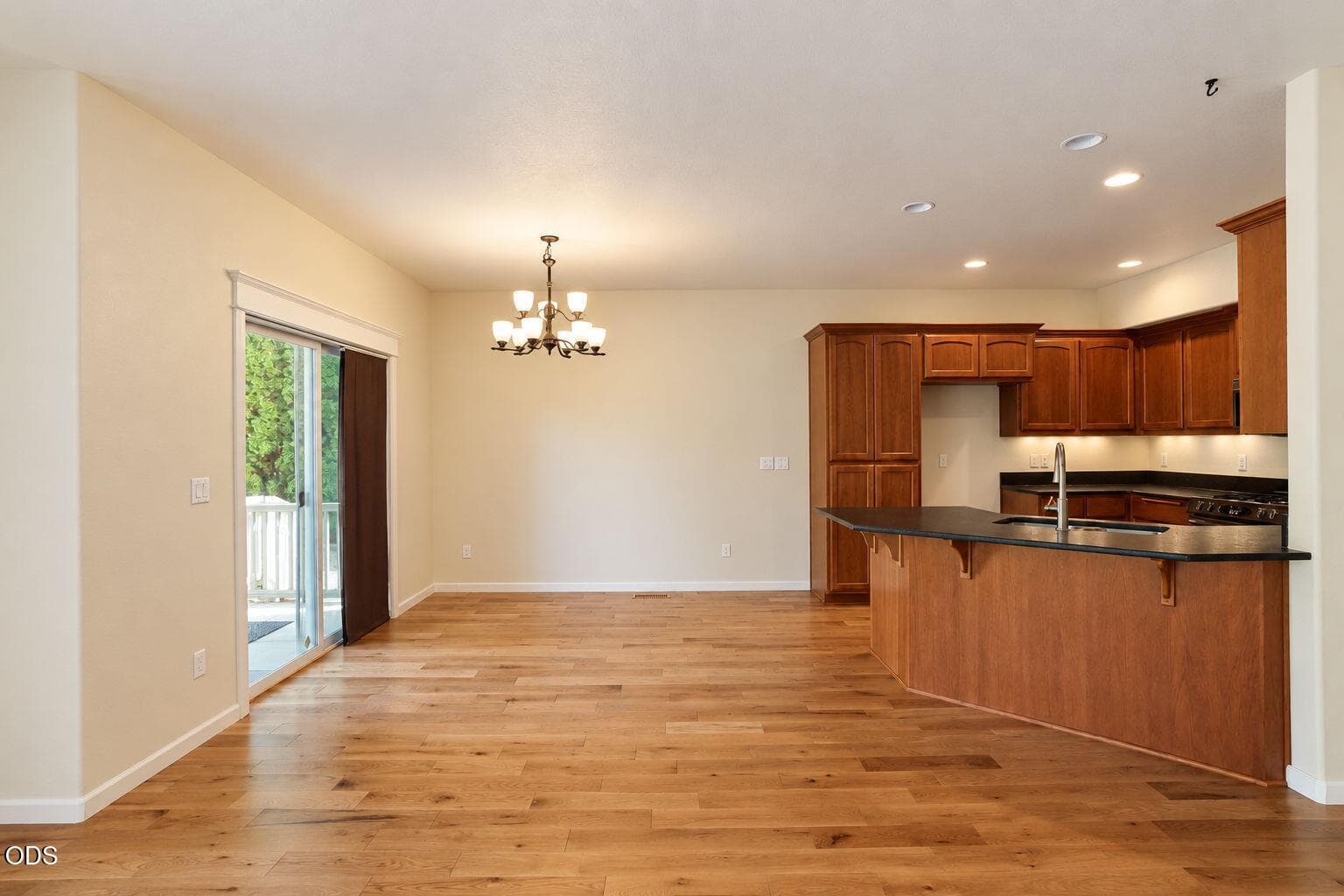 8-web-or-mls-66777CF3-2791-4DD9-AB52-7C6. Photo 5 of 28, 3631 Creek View Drive, Medford, OR 97504